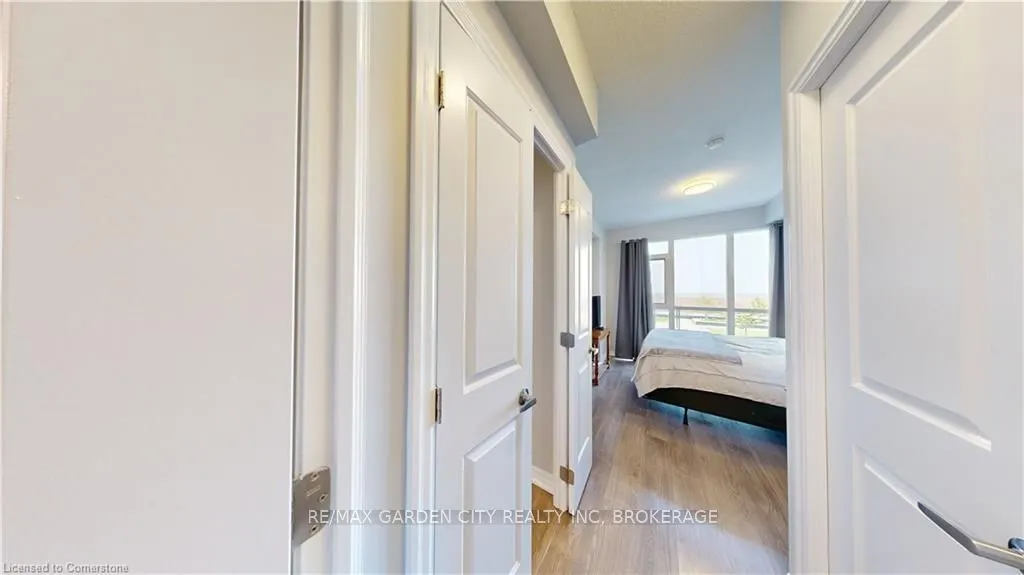 560 North Service Road, #304