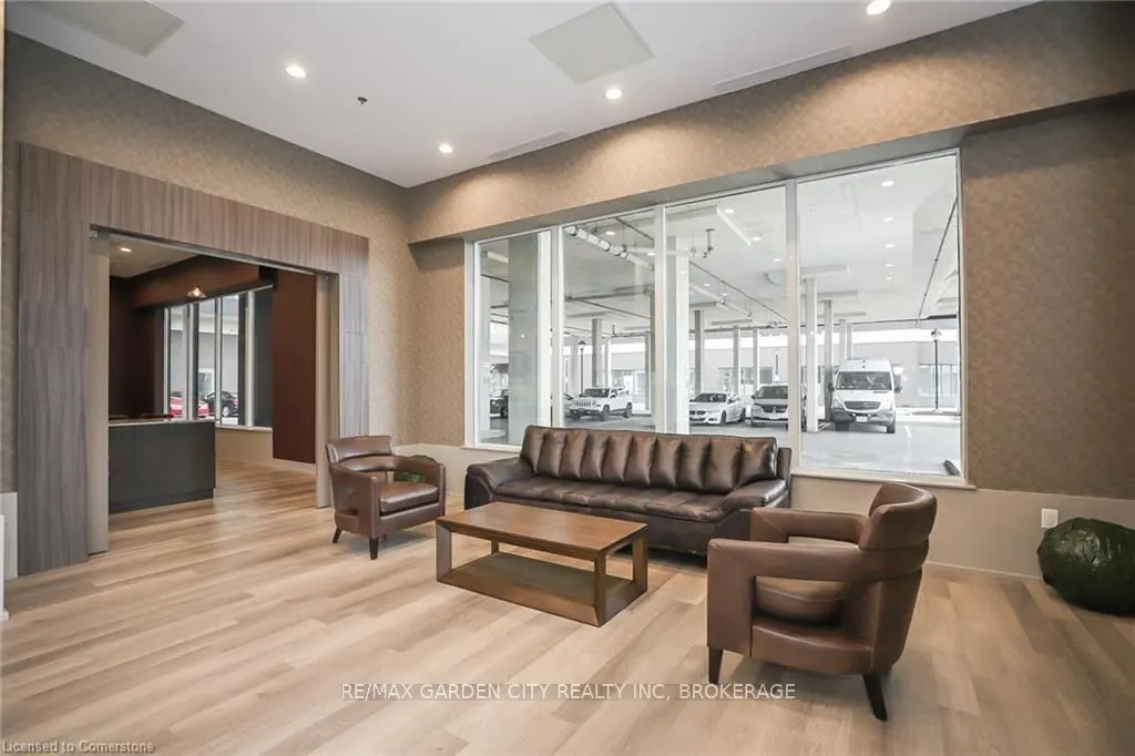 560 North Service Road, #304
