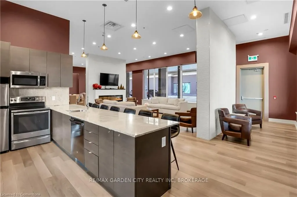 560 North Service Road, #304