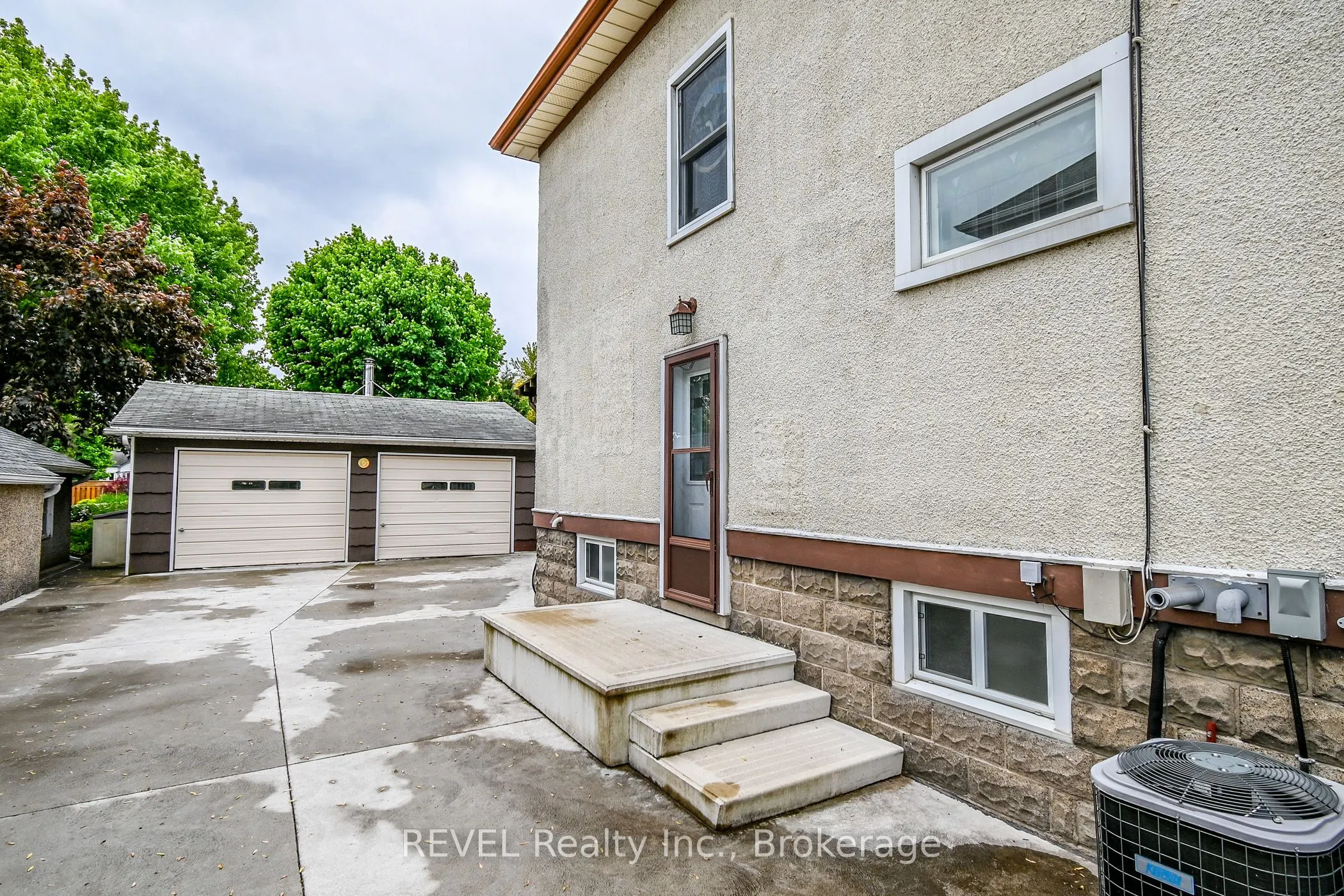 298 Stanley Street