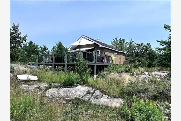 52 North Shore Road