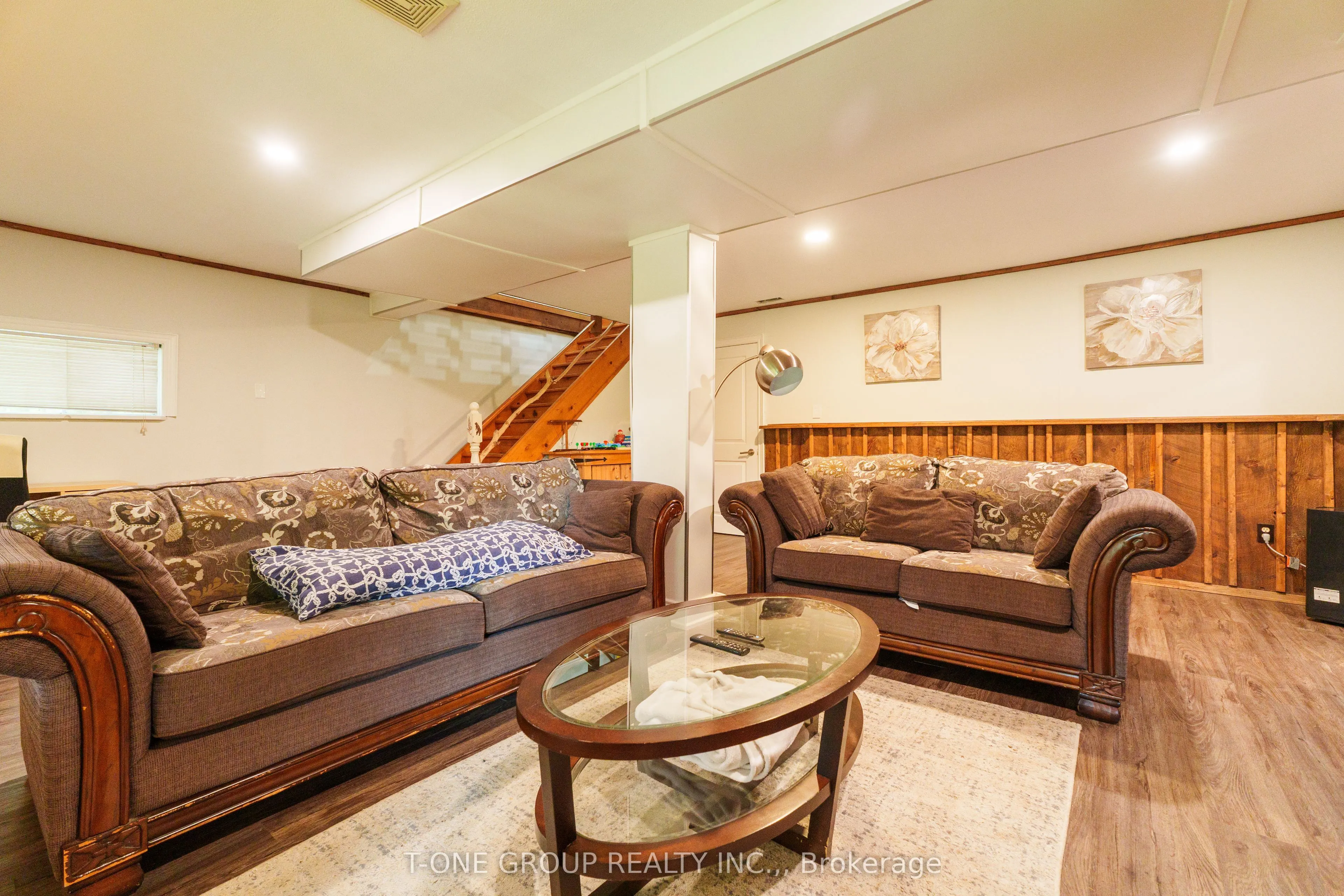 10 Riverside Court