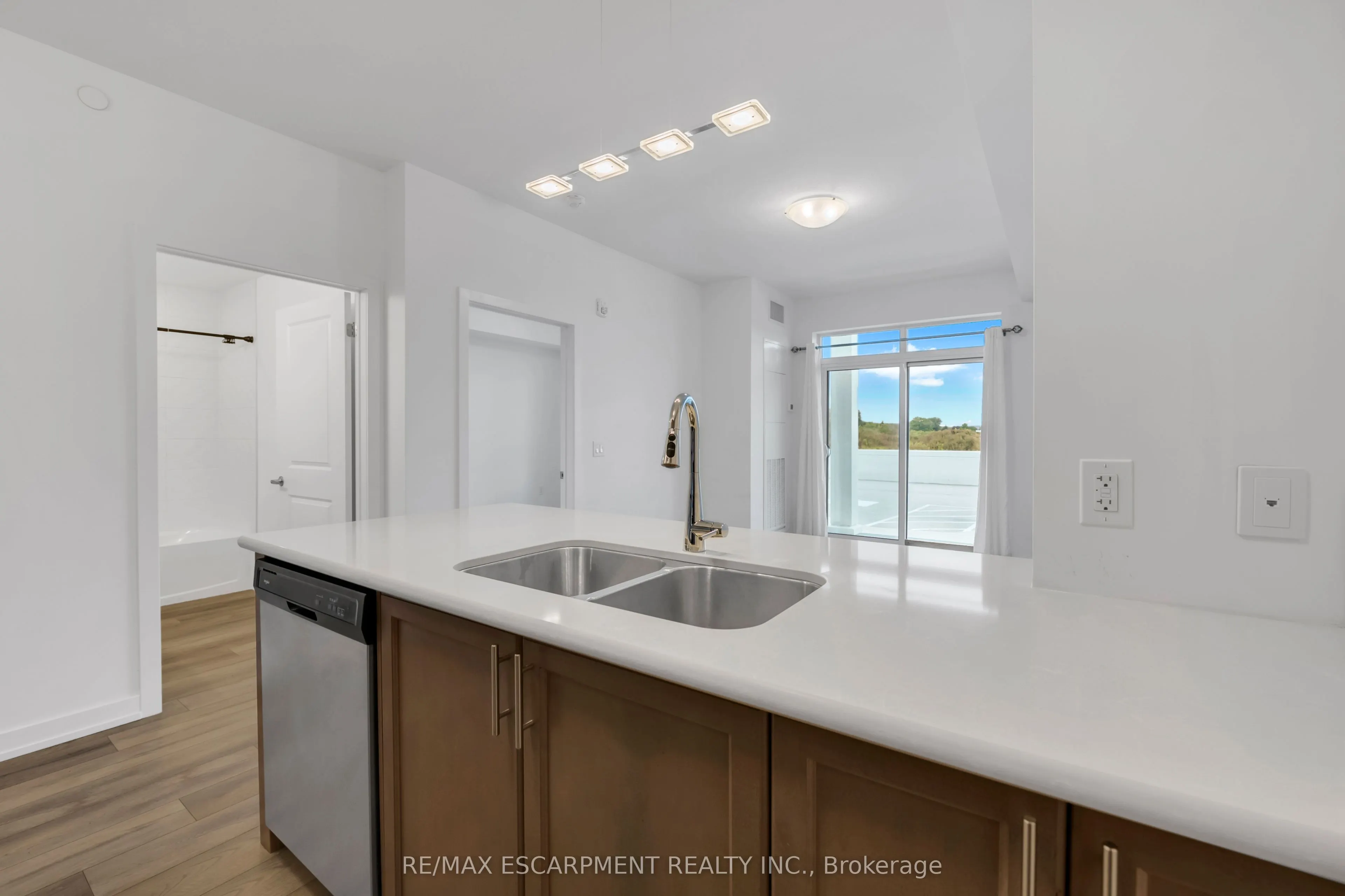 5055 Greenlane Road, #101