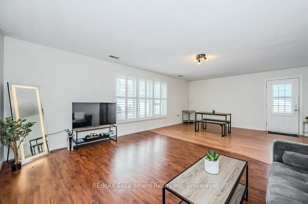 126 Main Street S