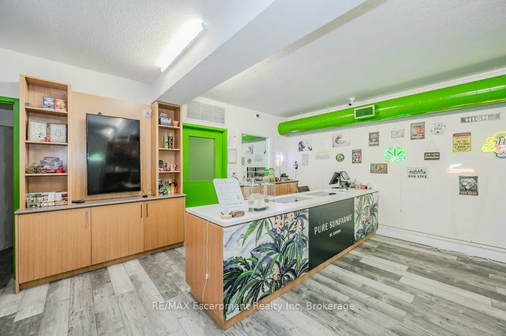 126 Main Street S