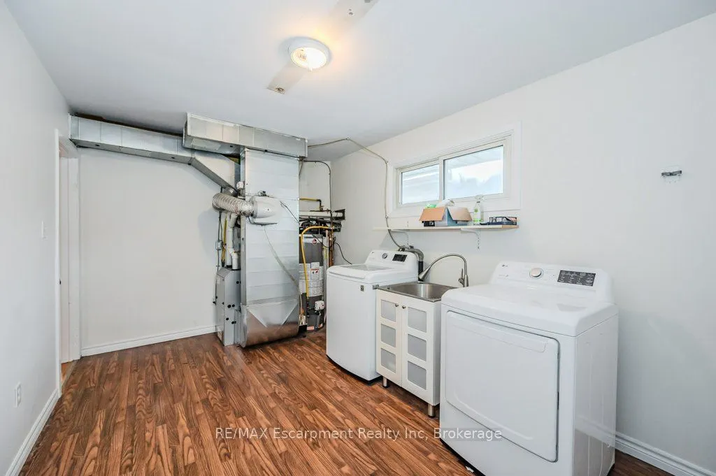 126 Main Street S