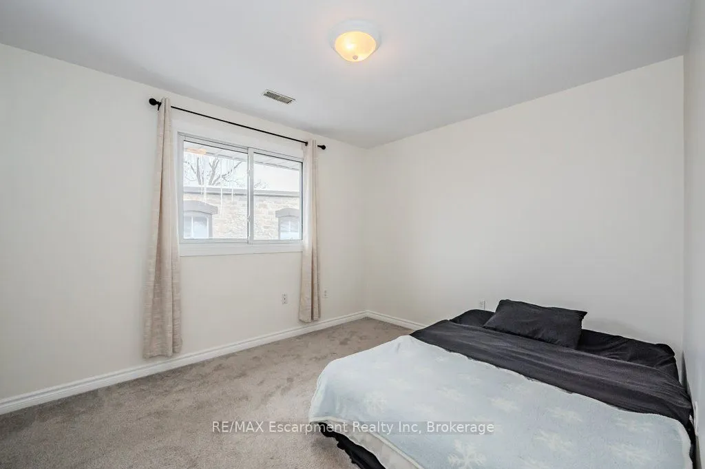 126 Main Street S