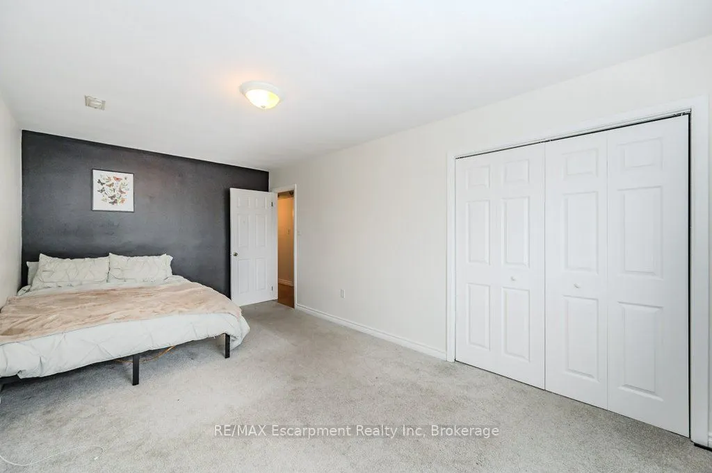 126 Main Street S