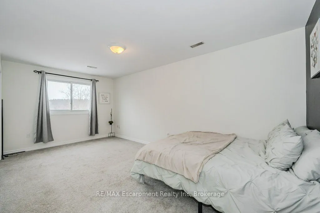 126 Main Street S