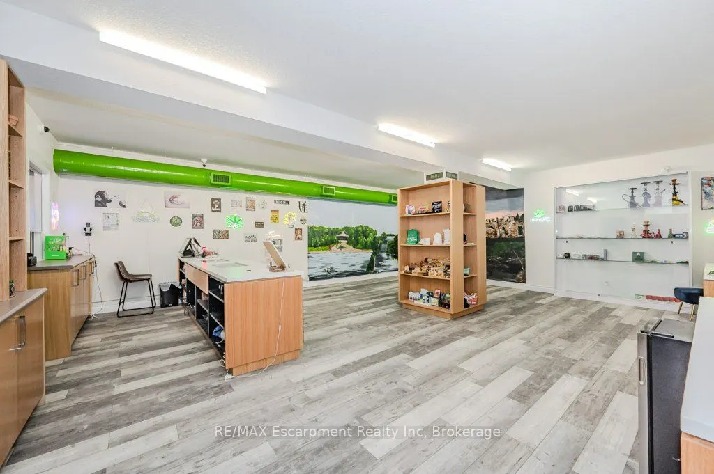 126 Main Street S