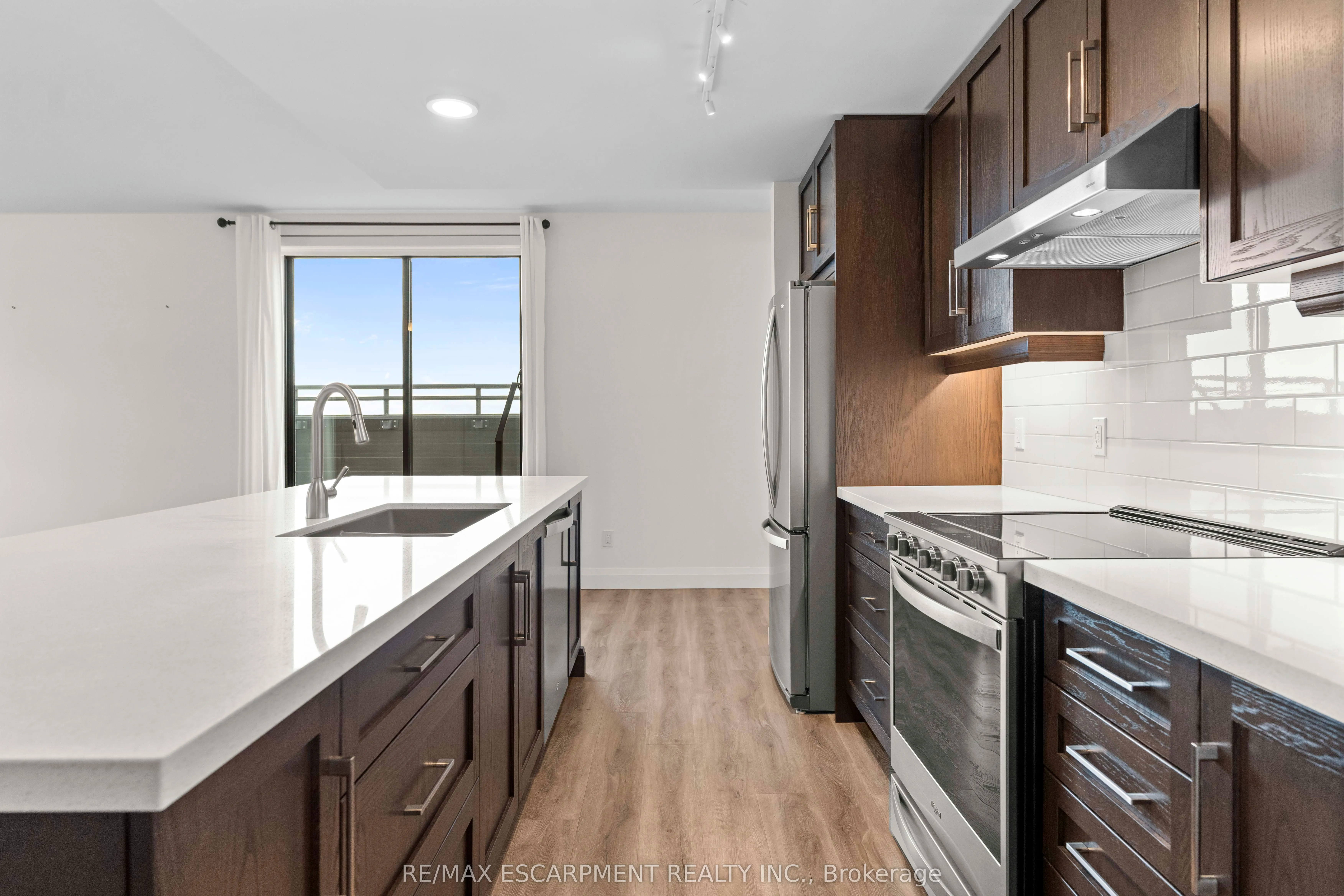 30 Hamilton Street S, #703