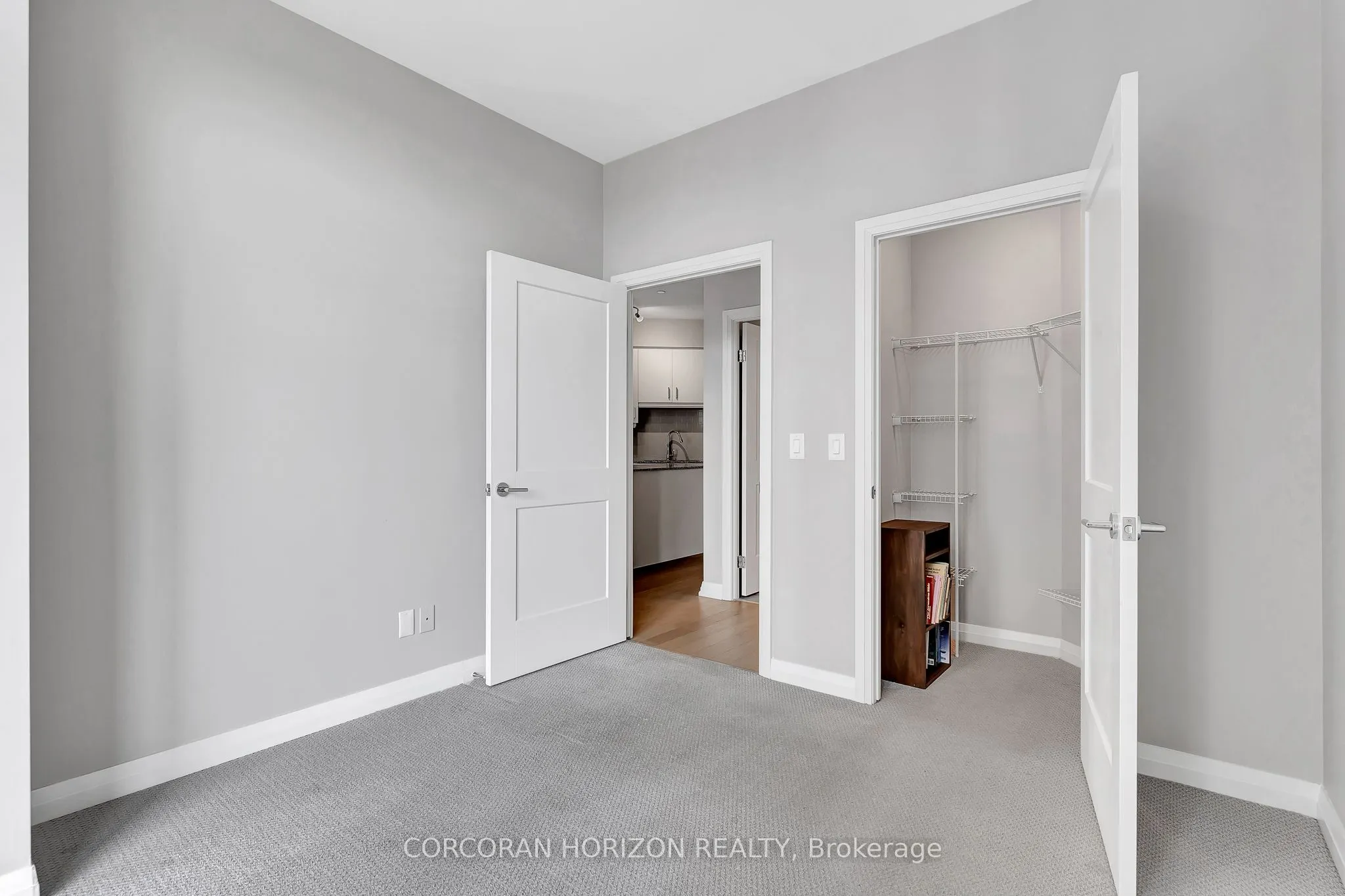 155 Caroline Street S, #911