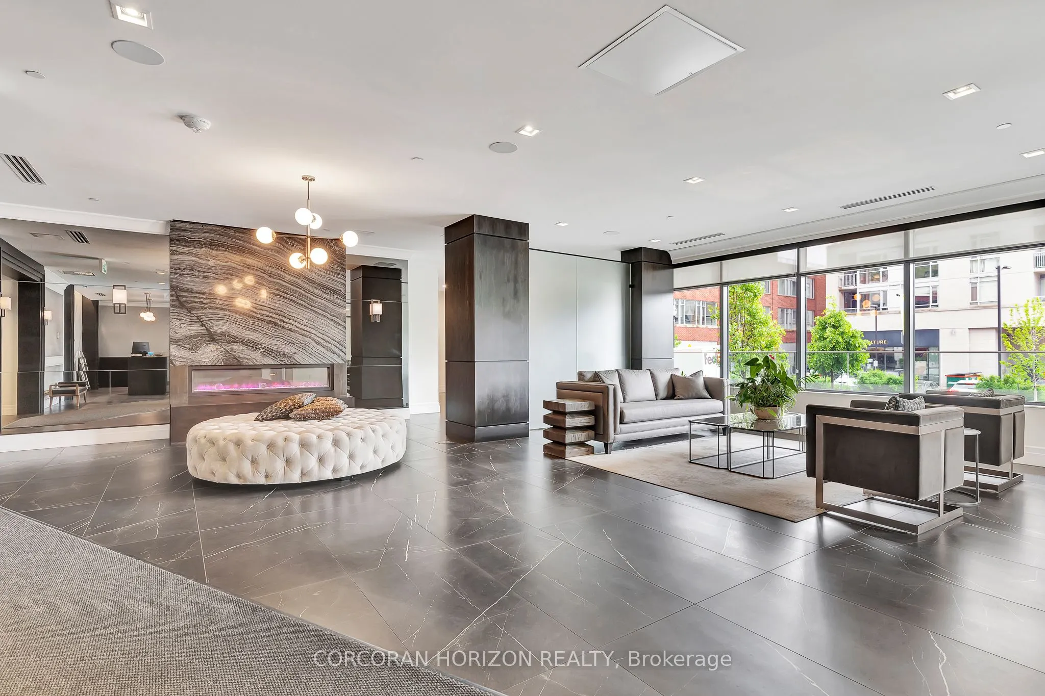 155 Caroline Street S, #911