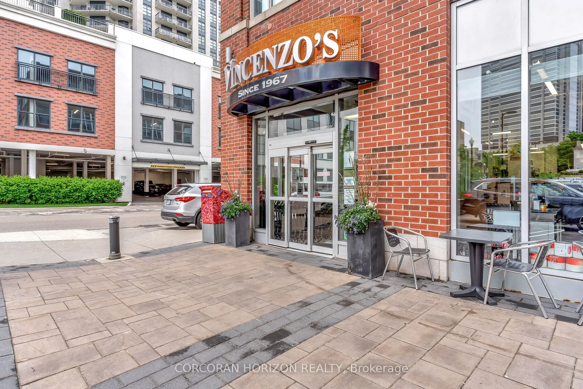 155 Caroline Street S, #911