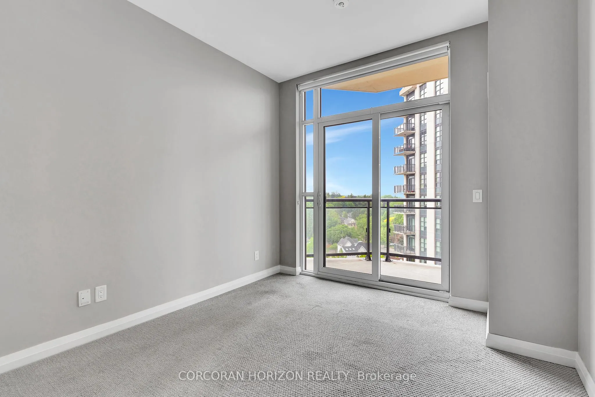 155 Caroline Street S, #911