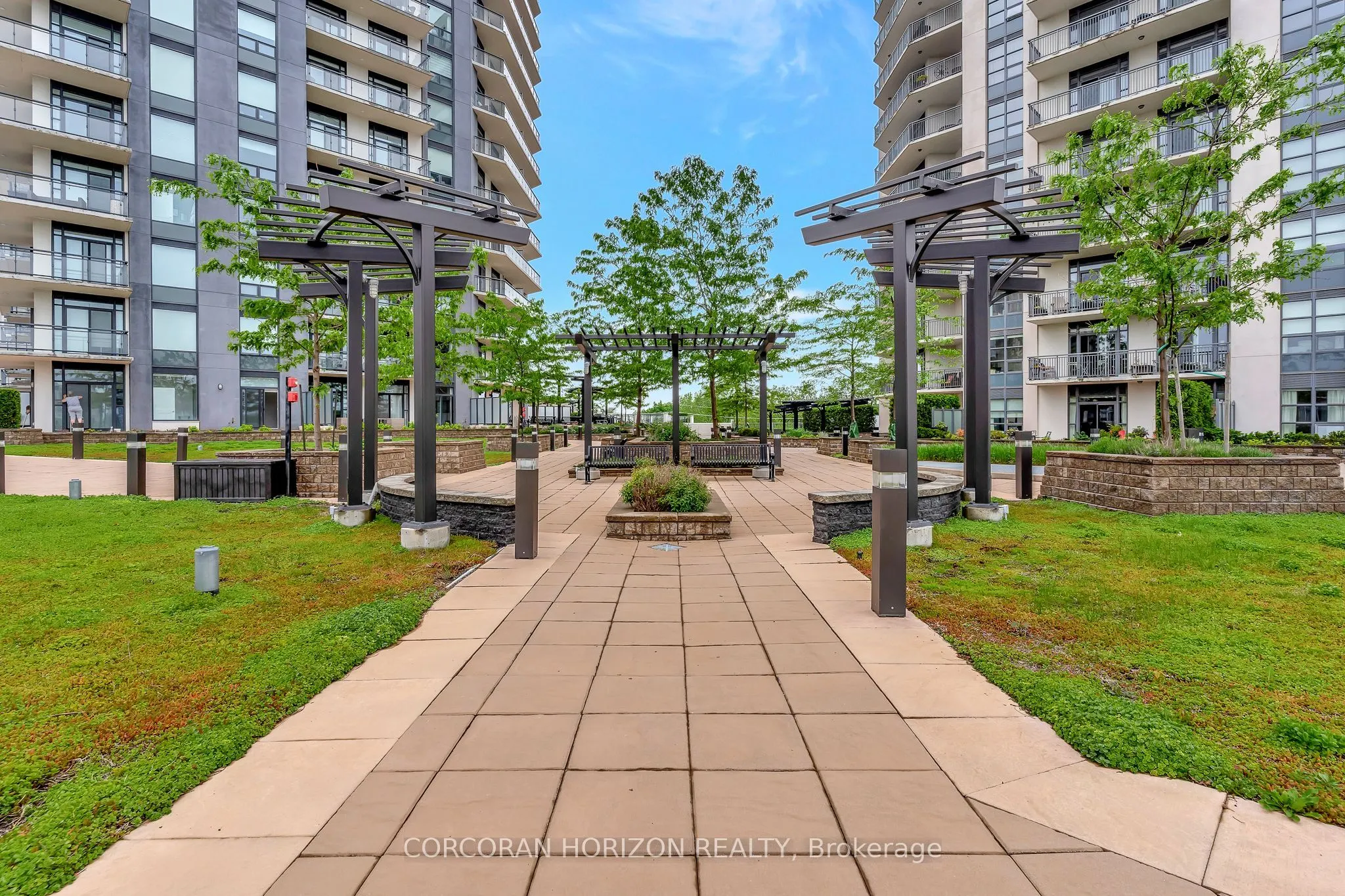 155 Caroline Street S, #911