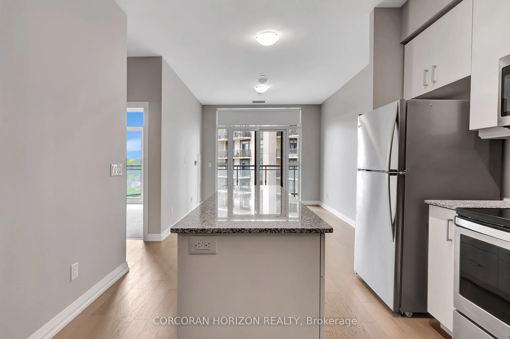 155 Caroline Street S, #911