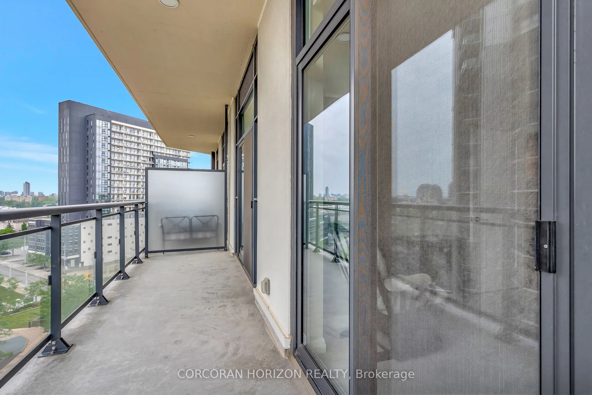 155 Caroline Street S, #911