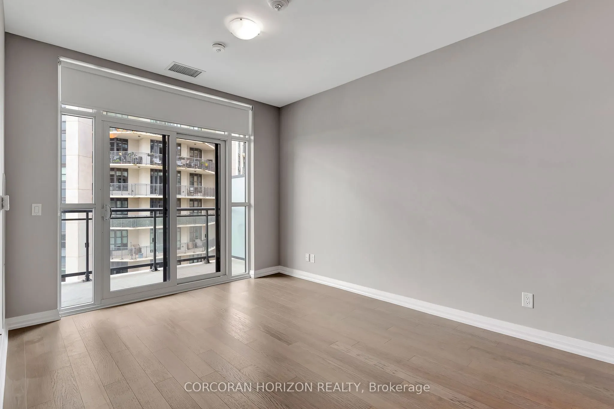 155 Caroline Street S, #911