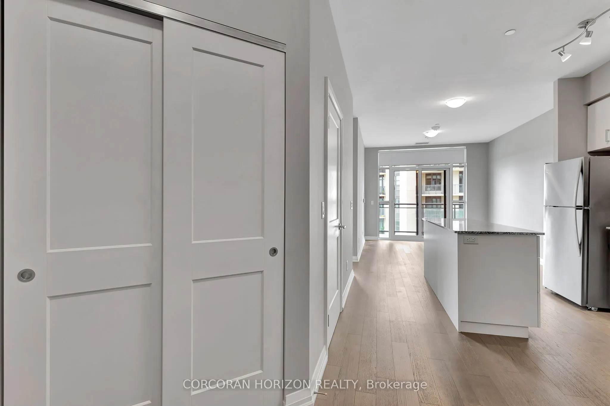 155 Caroline Street S, #911