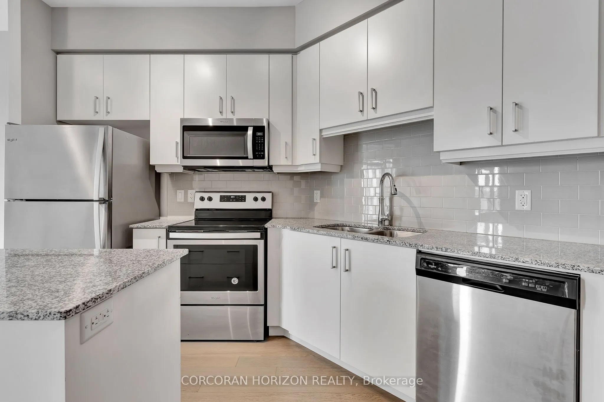 155 Caroline Street S, #911
