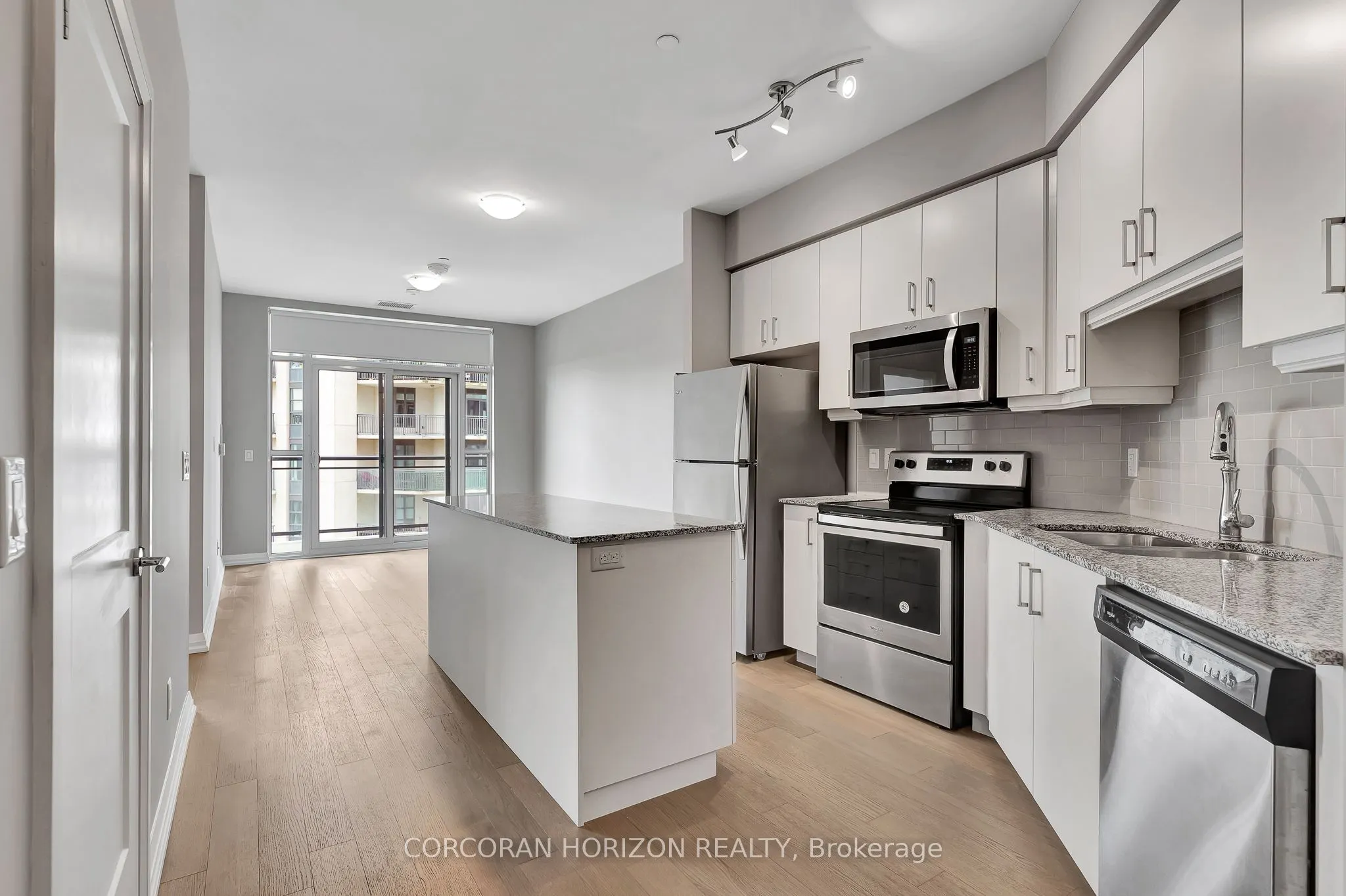 155 Caroline Street S, #911