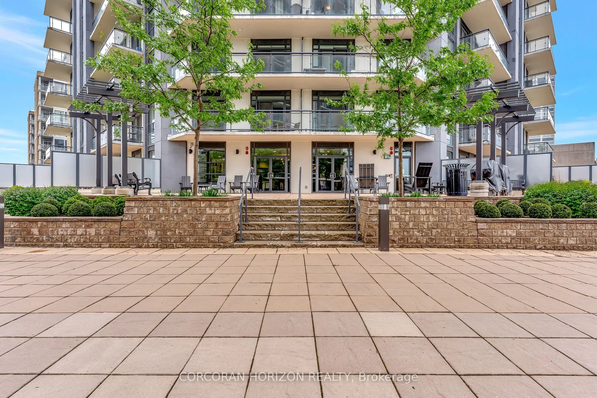 155 Caroline Street S, #911