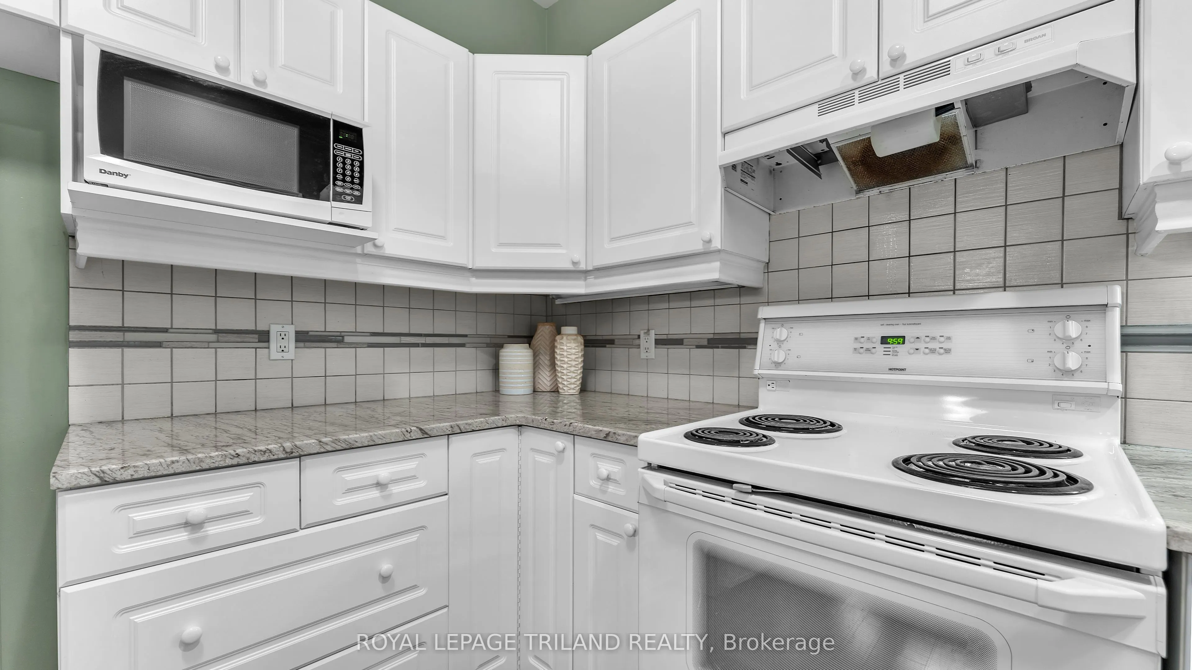 1574 RICHMOND Street #28