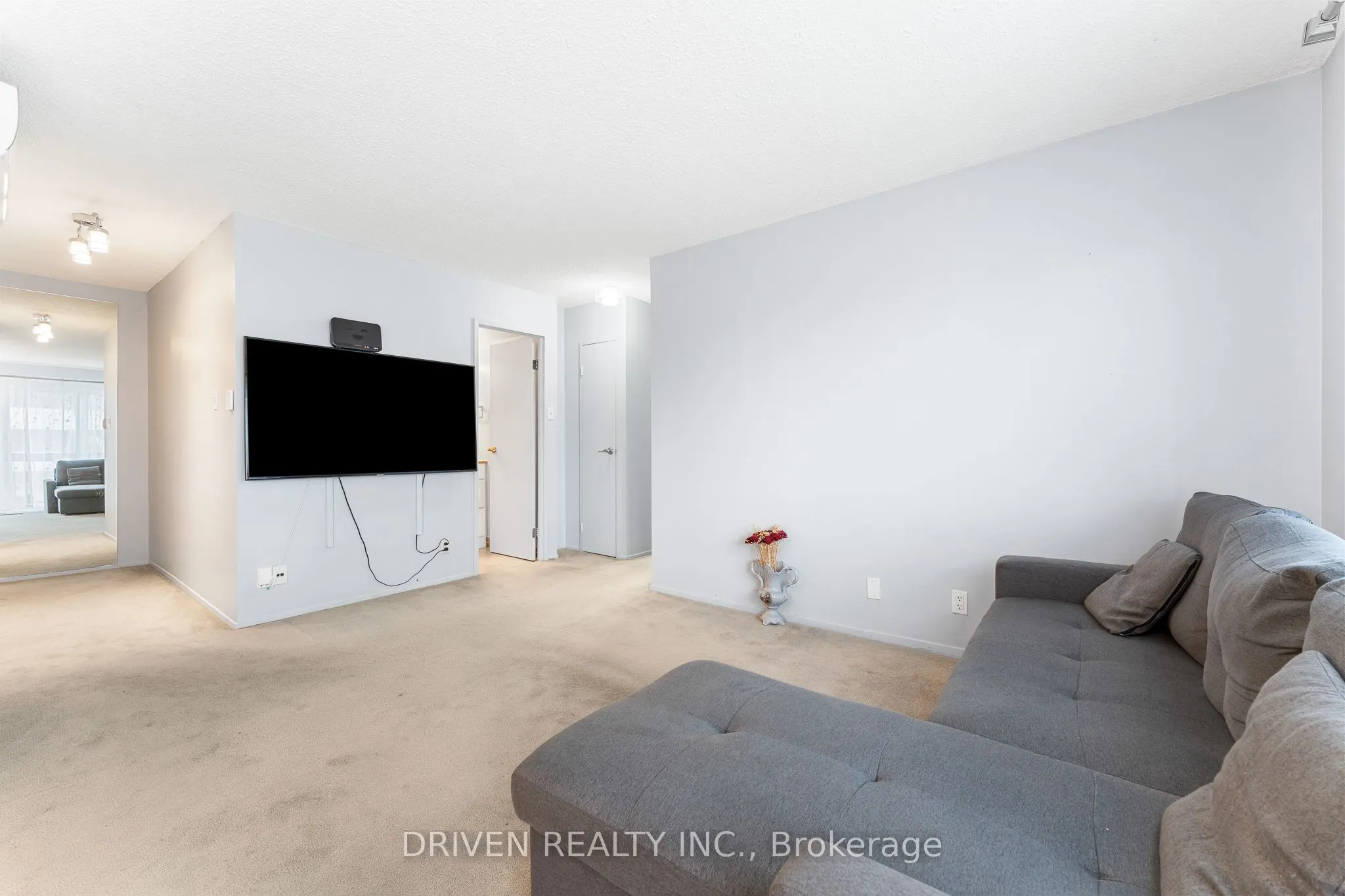 158A McArthur Avenue, #404