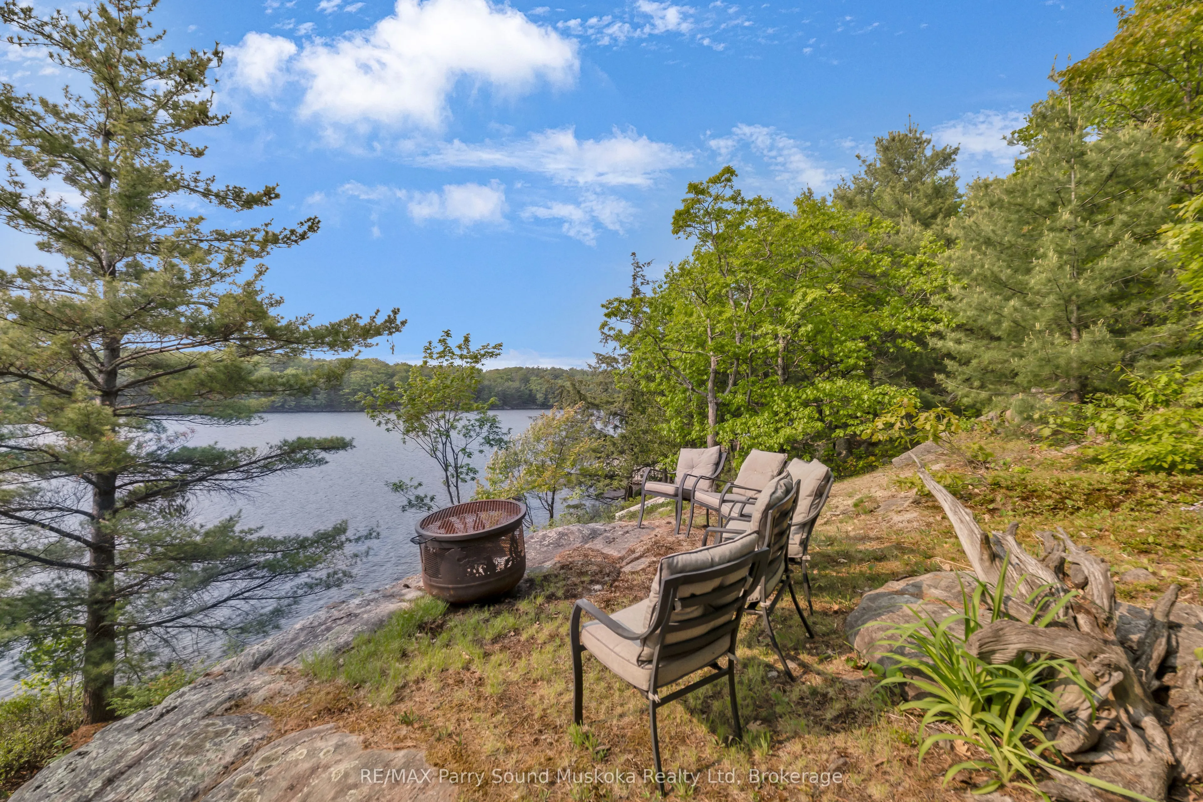 109 Healey Lake