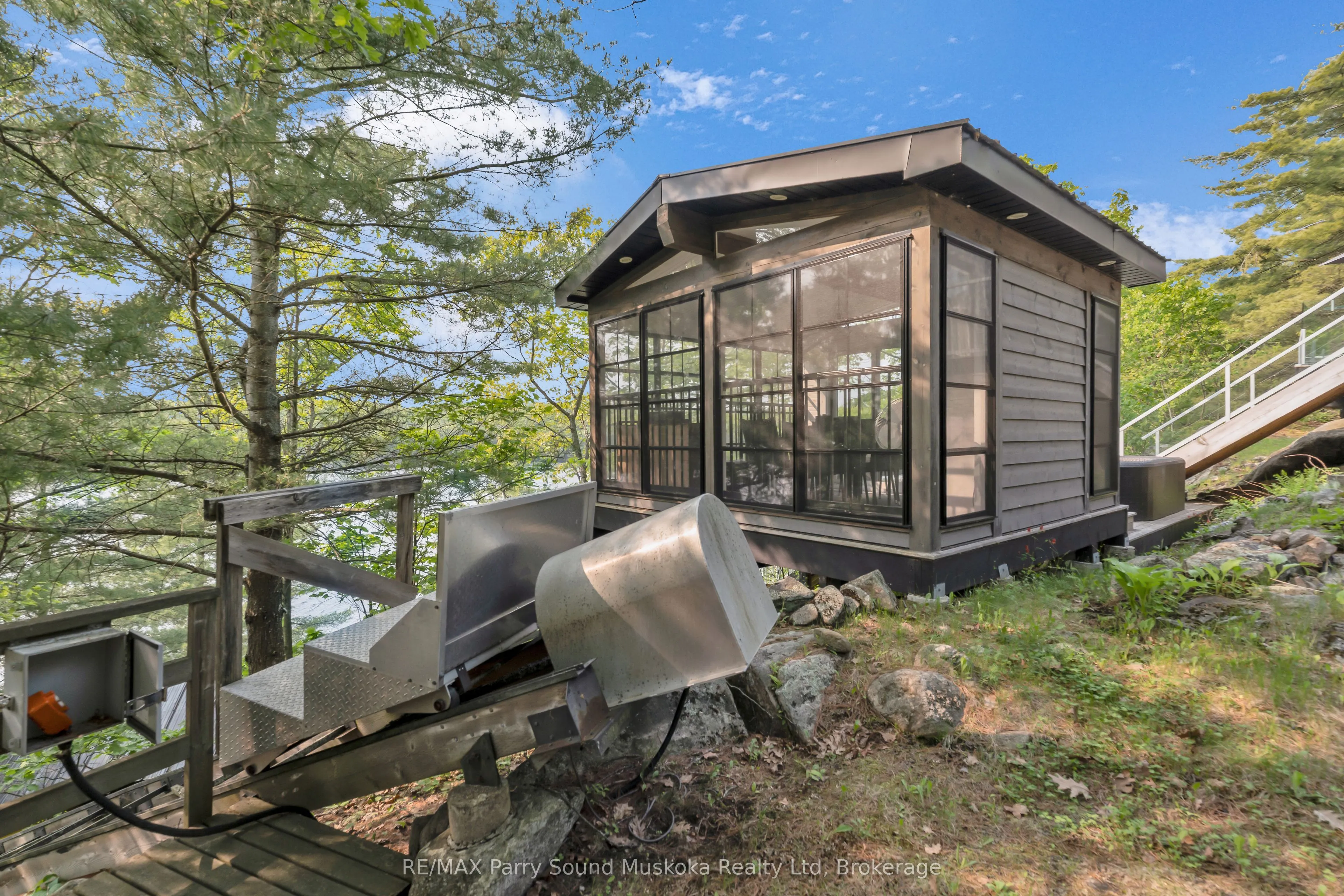 109 Healey Lake