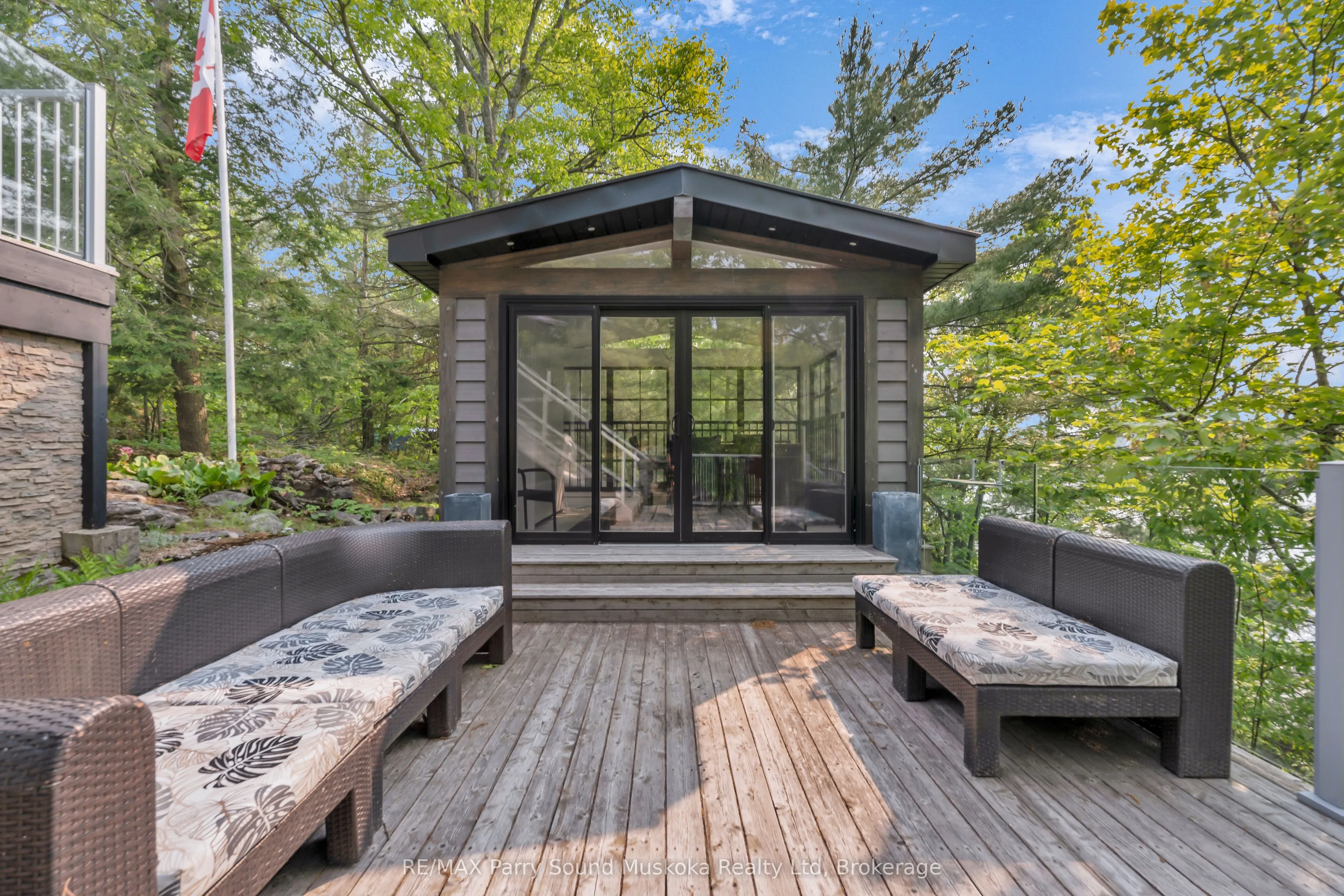 109 Healey Lake