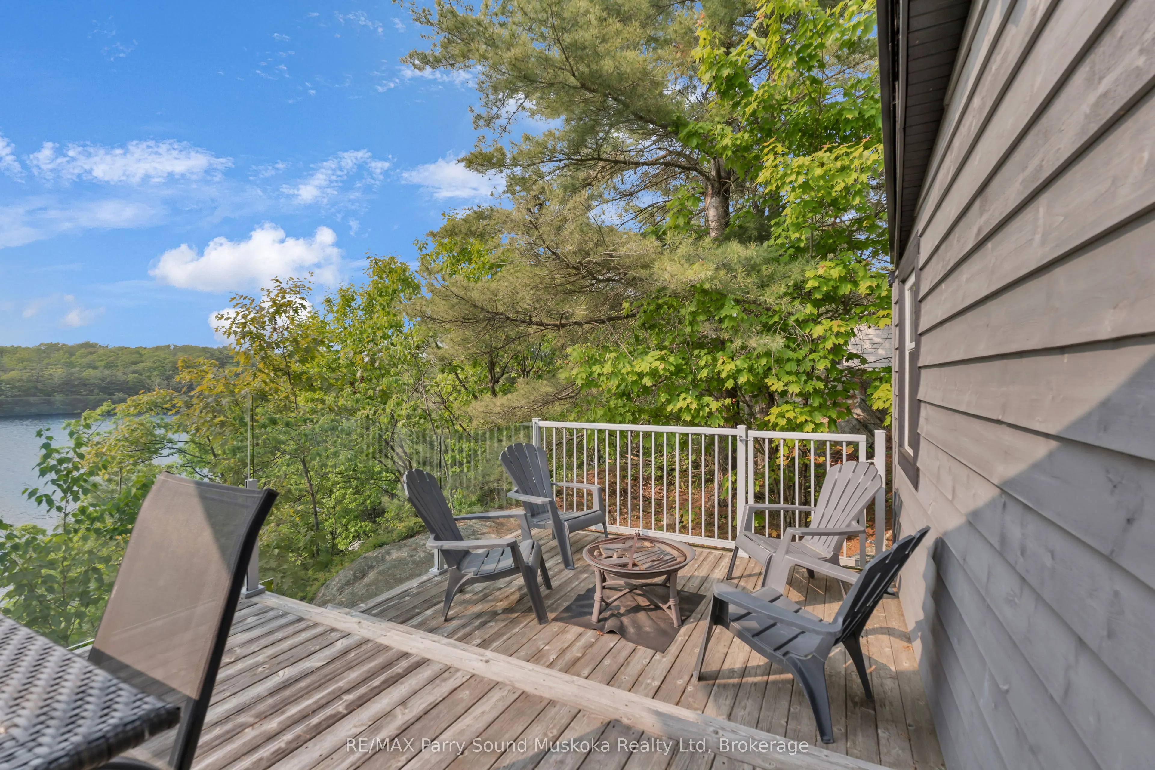 109 Healey Lake