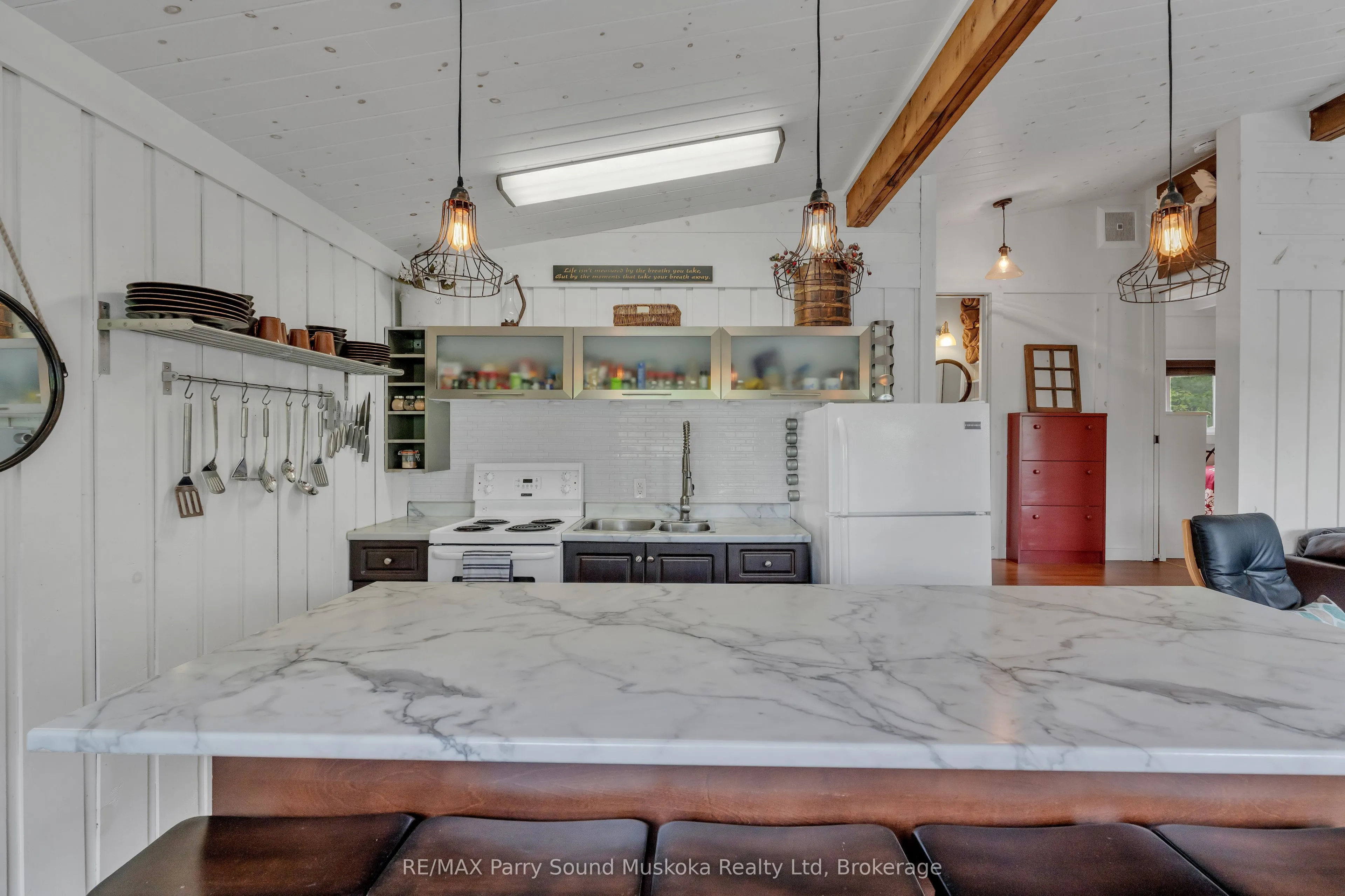 109 Healey Lake