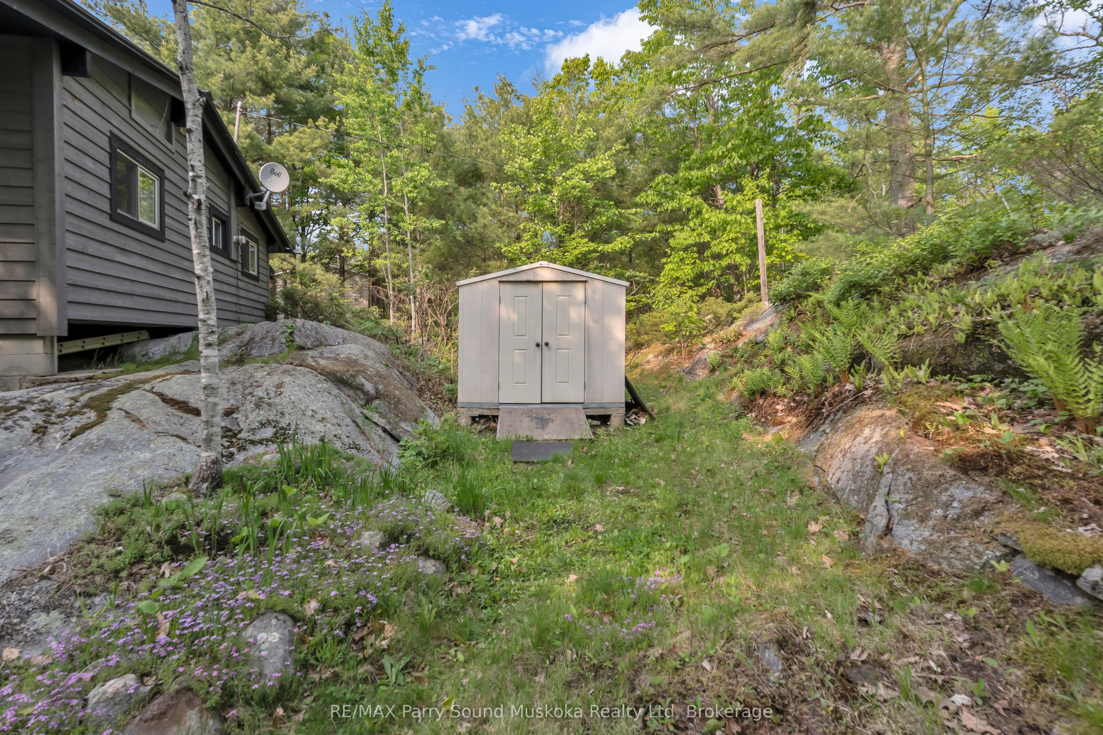 109 Healey Lake