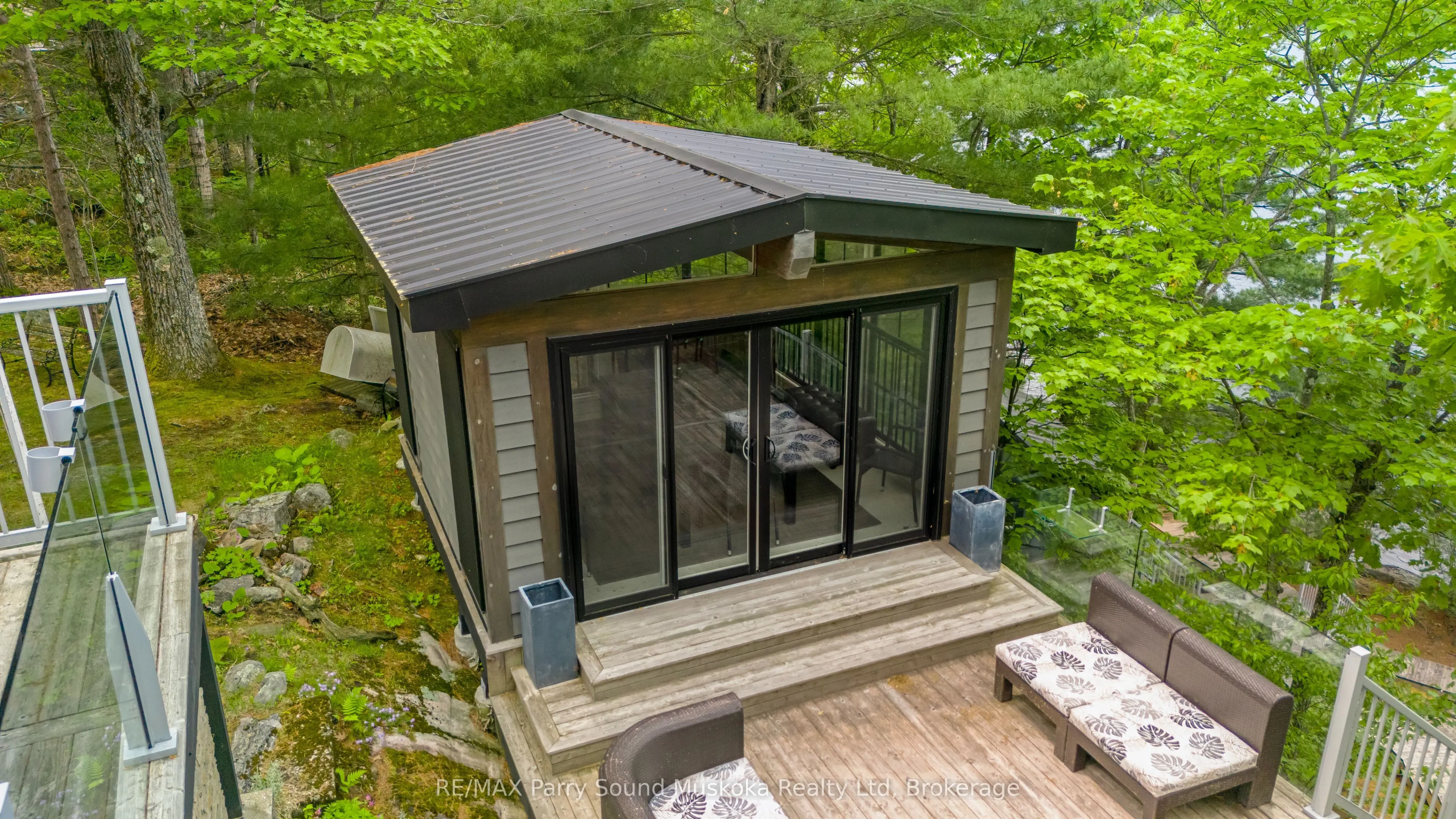 109 Healey Lake
