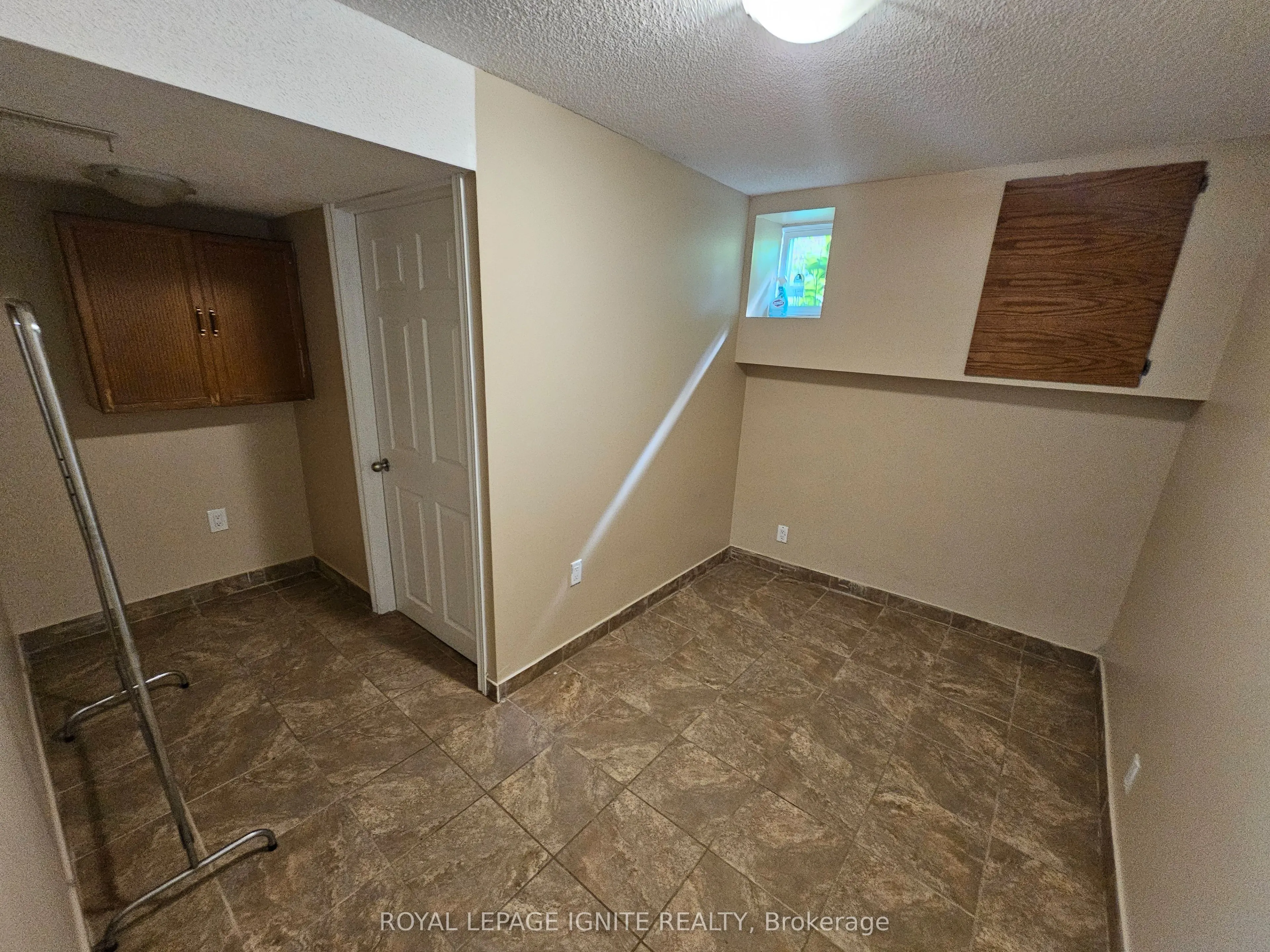 253 WOODLAND Drive N