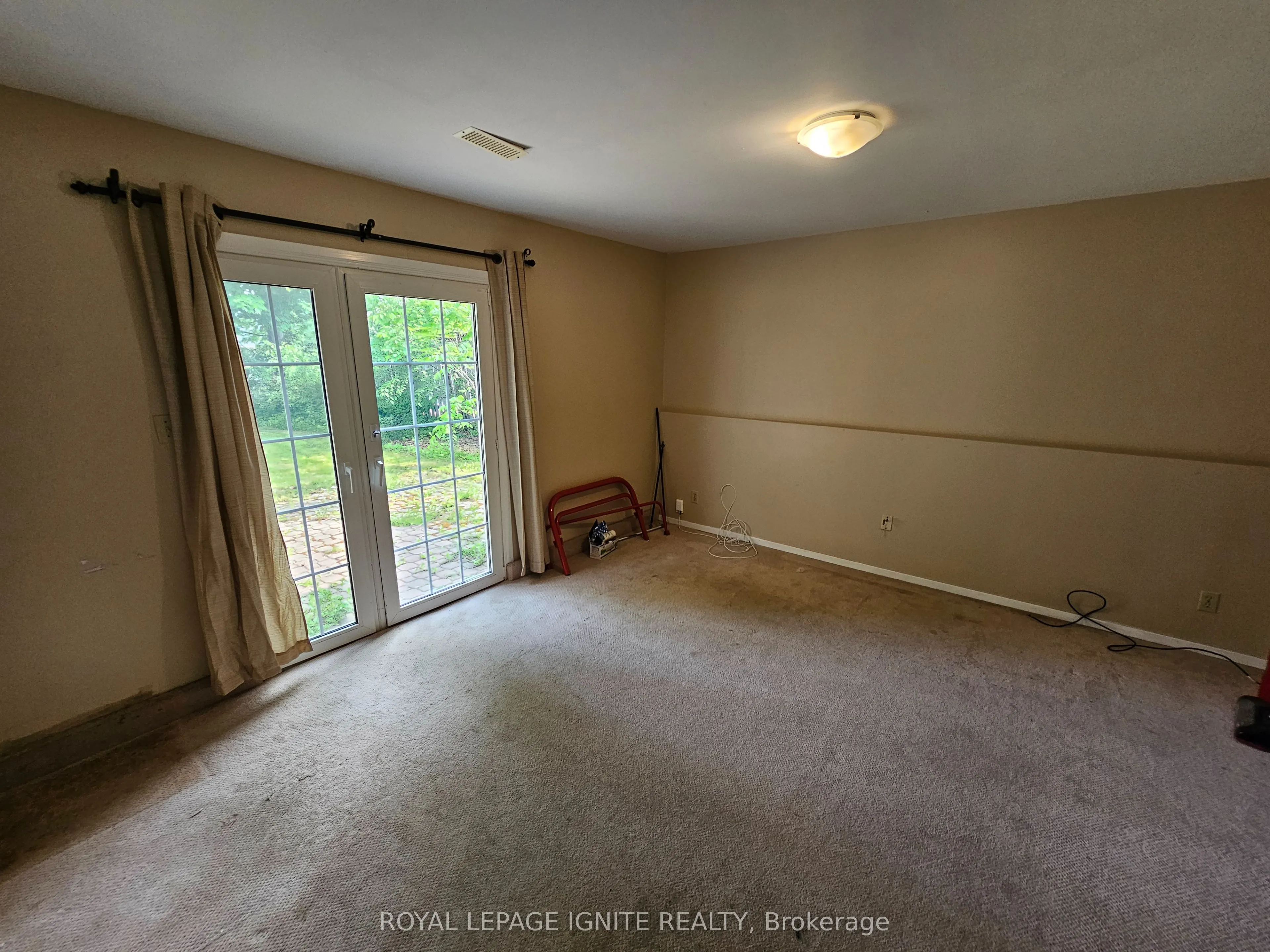 253 WOODLAND Drive N