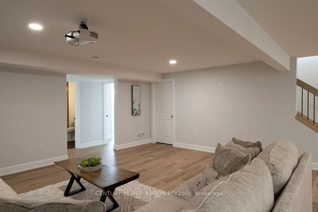 11 BRISCOE Crescent