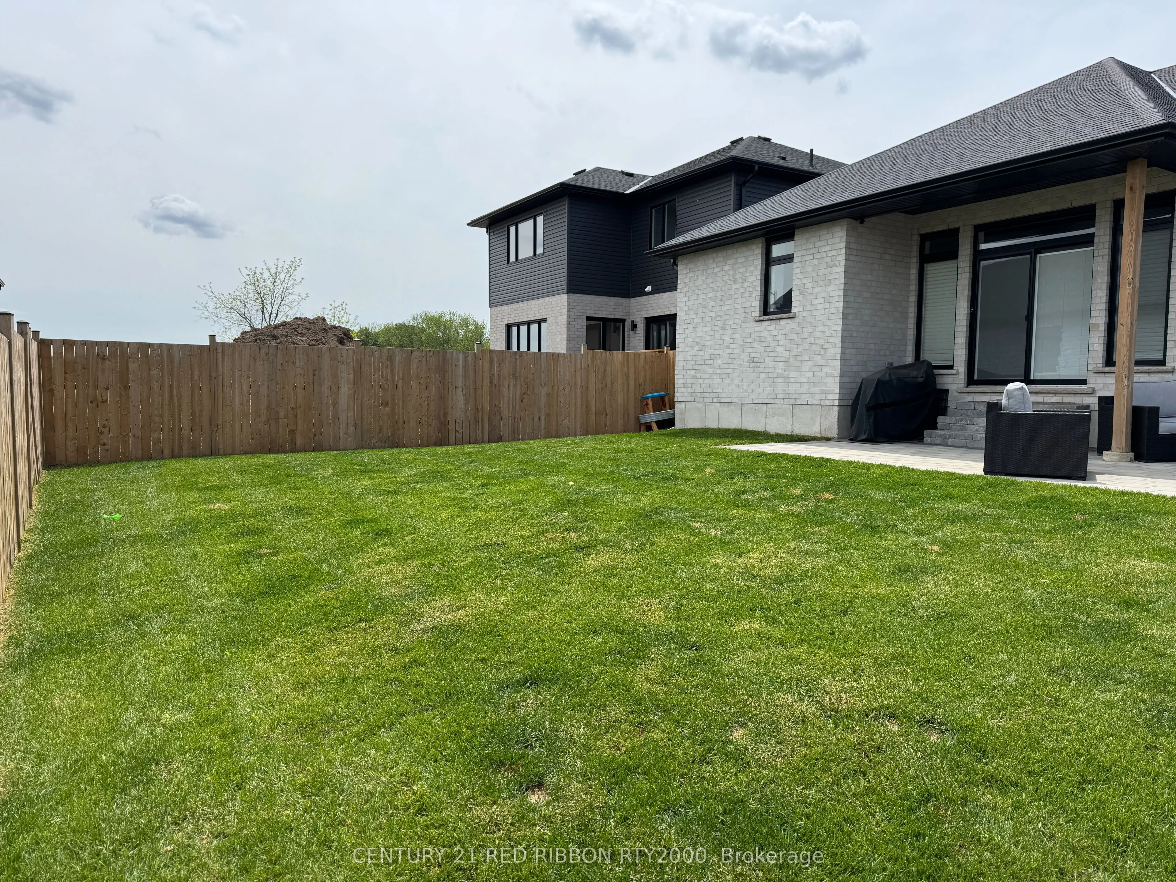 11 BRISCOE Crescent