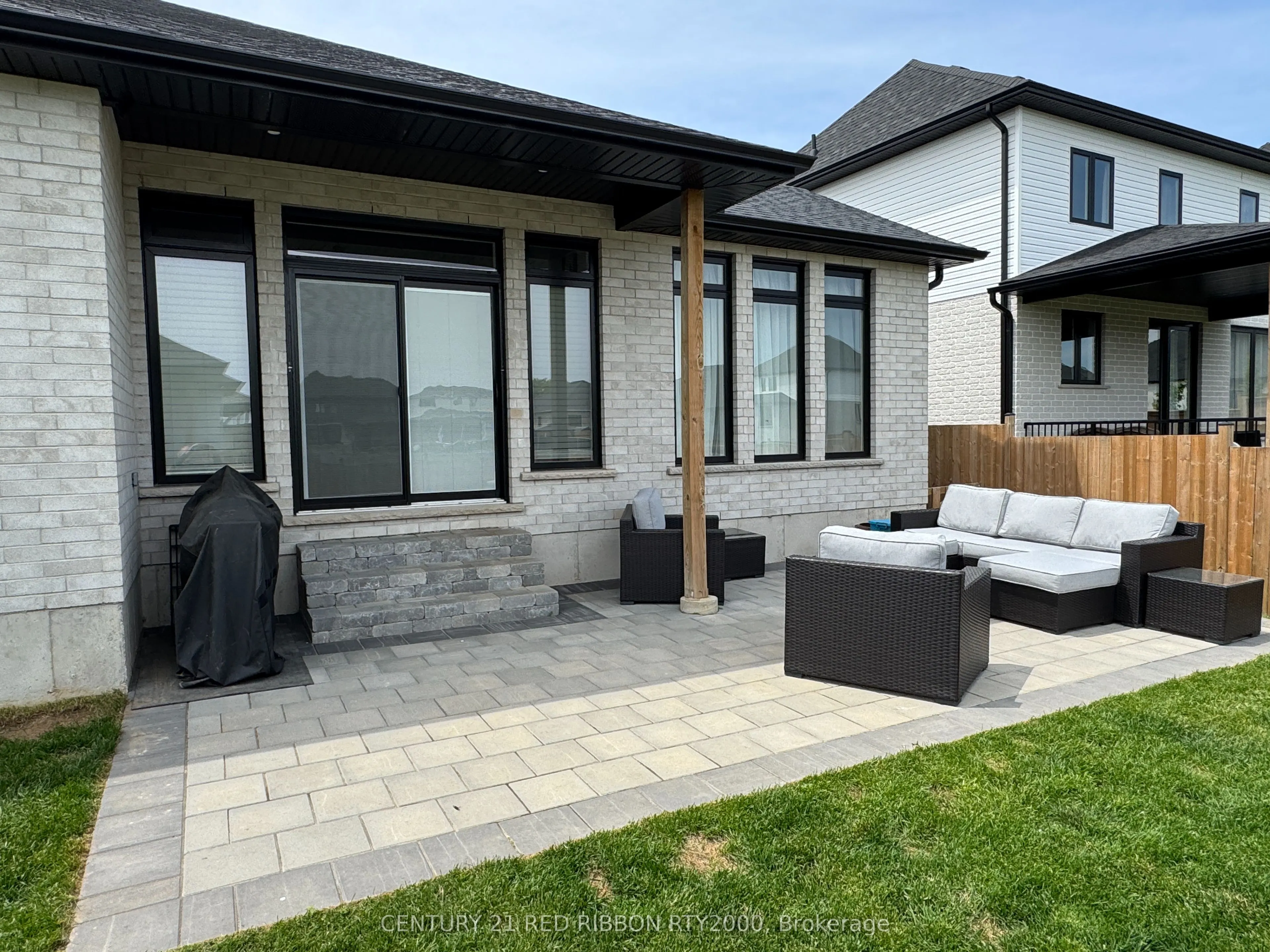 11 BRISCOE Crescent