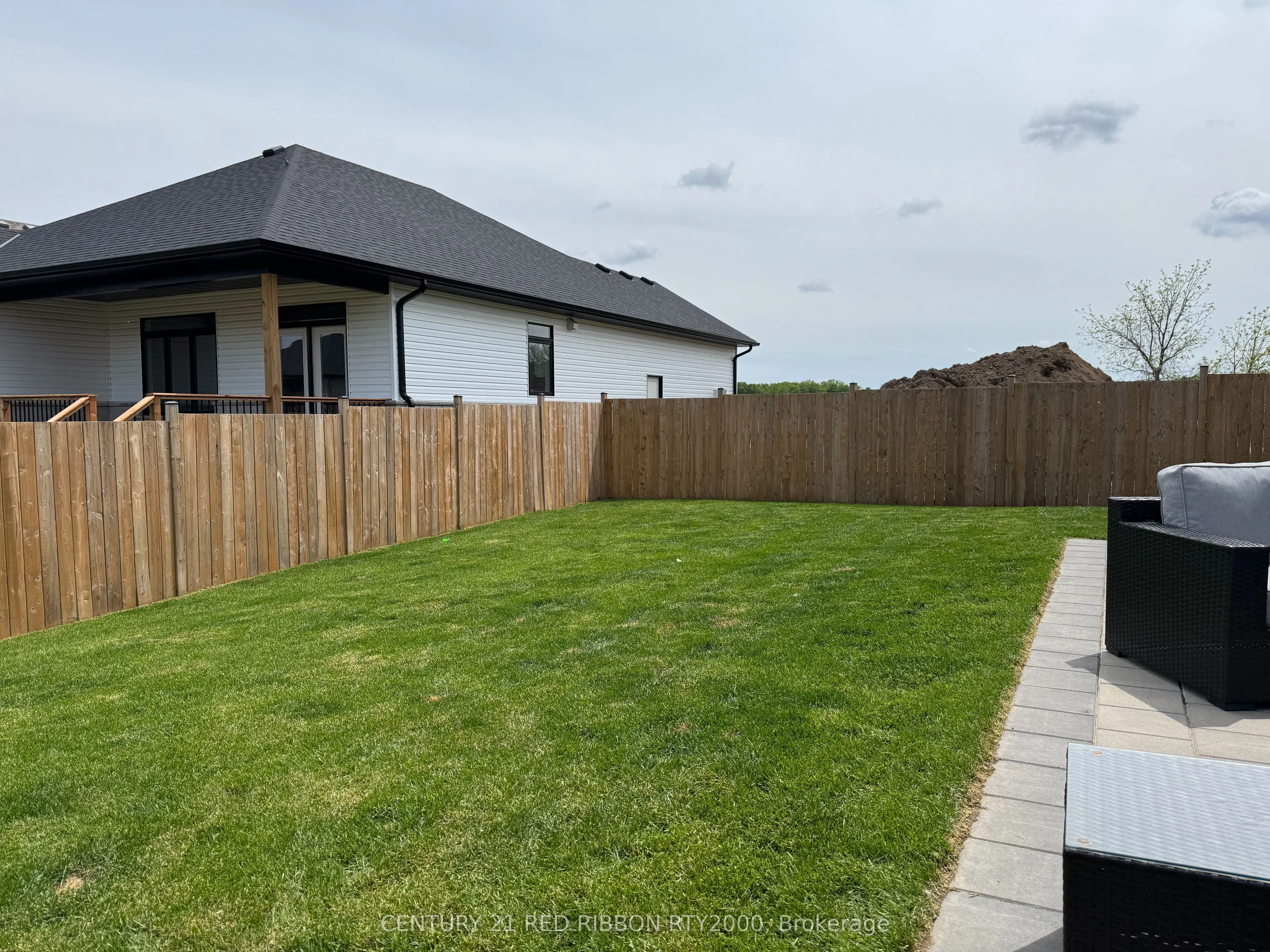 11 BRISCOE Crescent