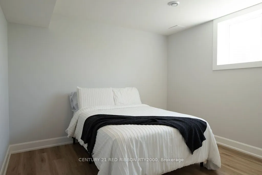 11 BRISCOE Crescent