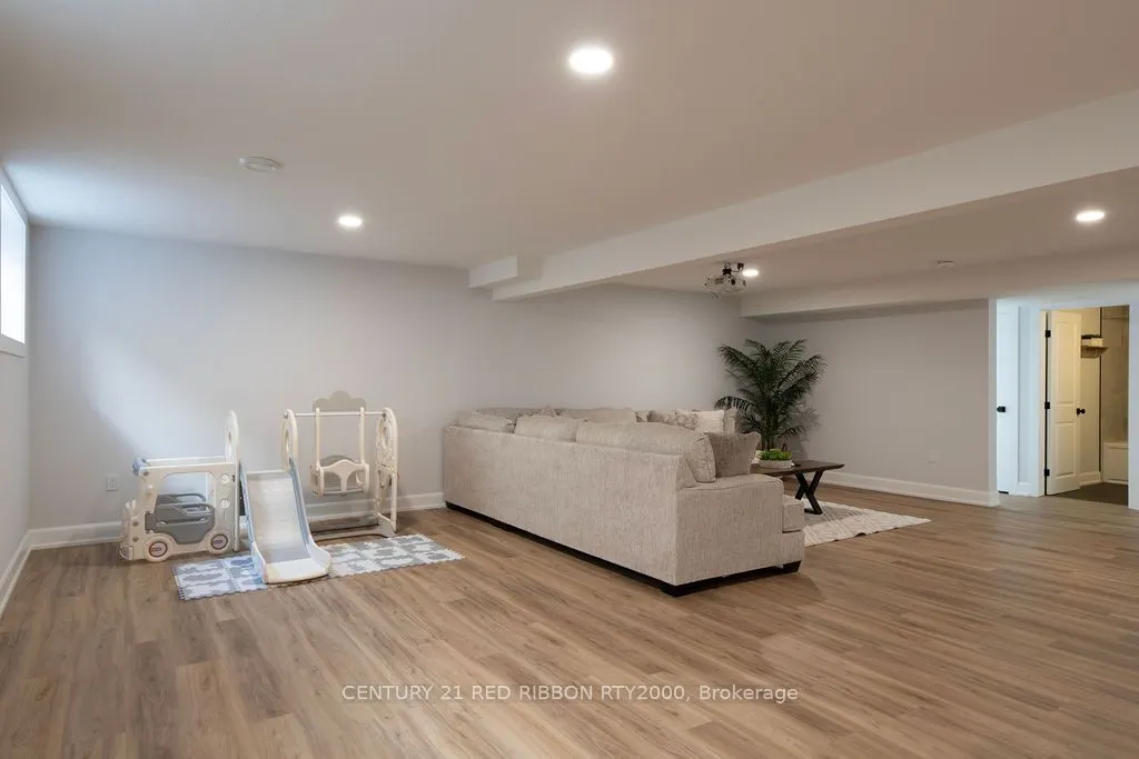 11 BRISCOE Crescent