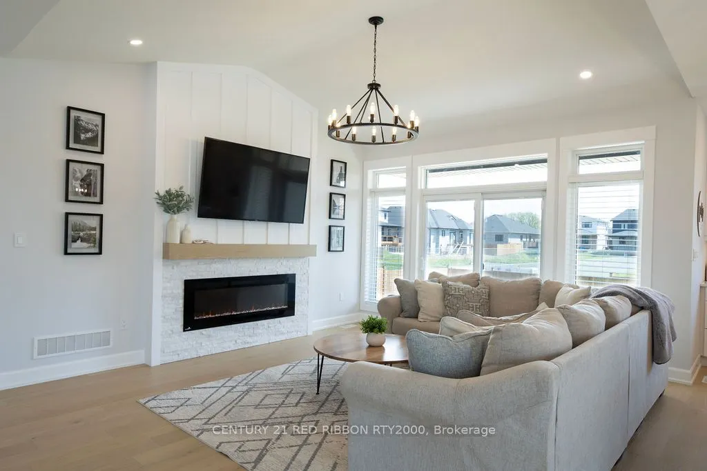 11 BRISCOE Crescent