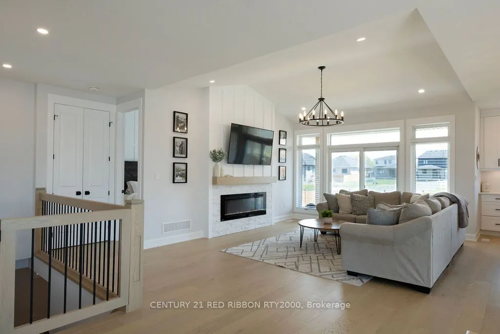 11 BRISCOE Crescent