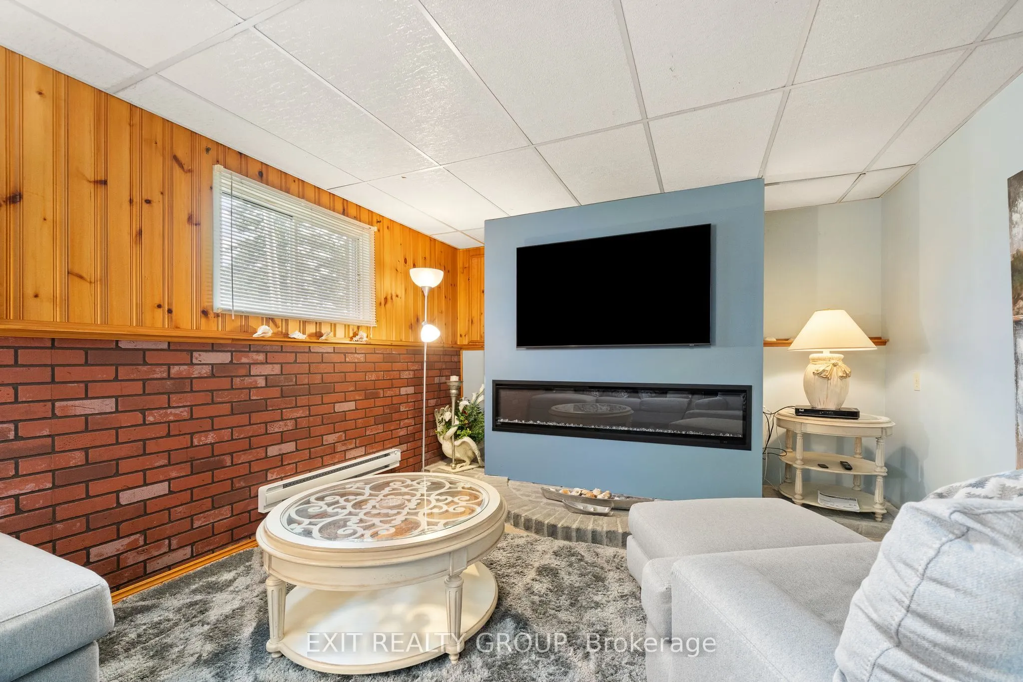 16 Queen Street W