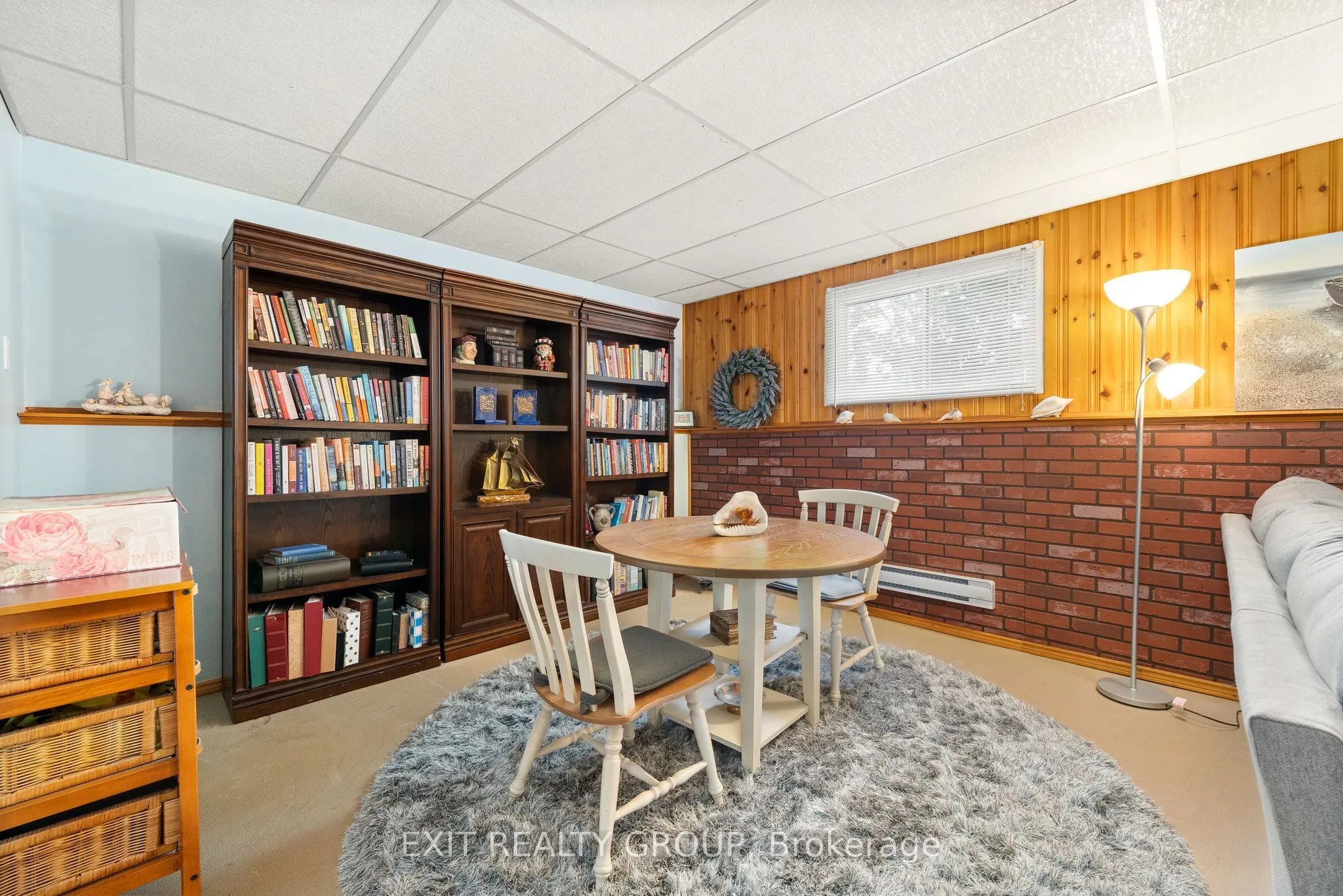 16 Queen Street W