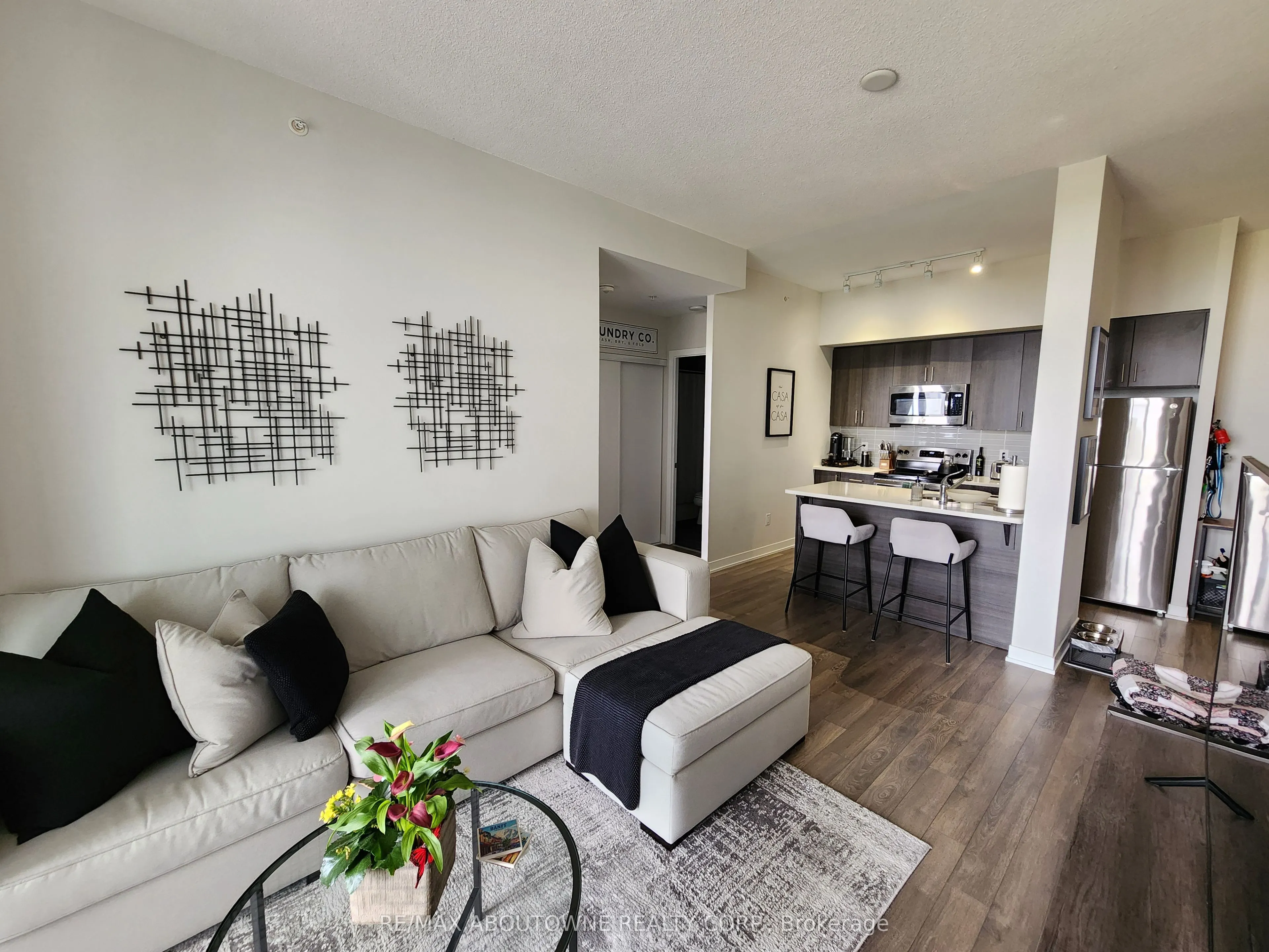 550 North Service Road, #512