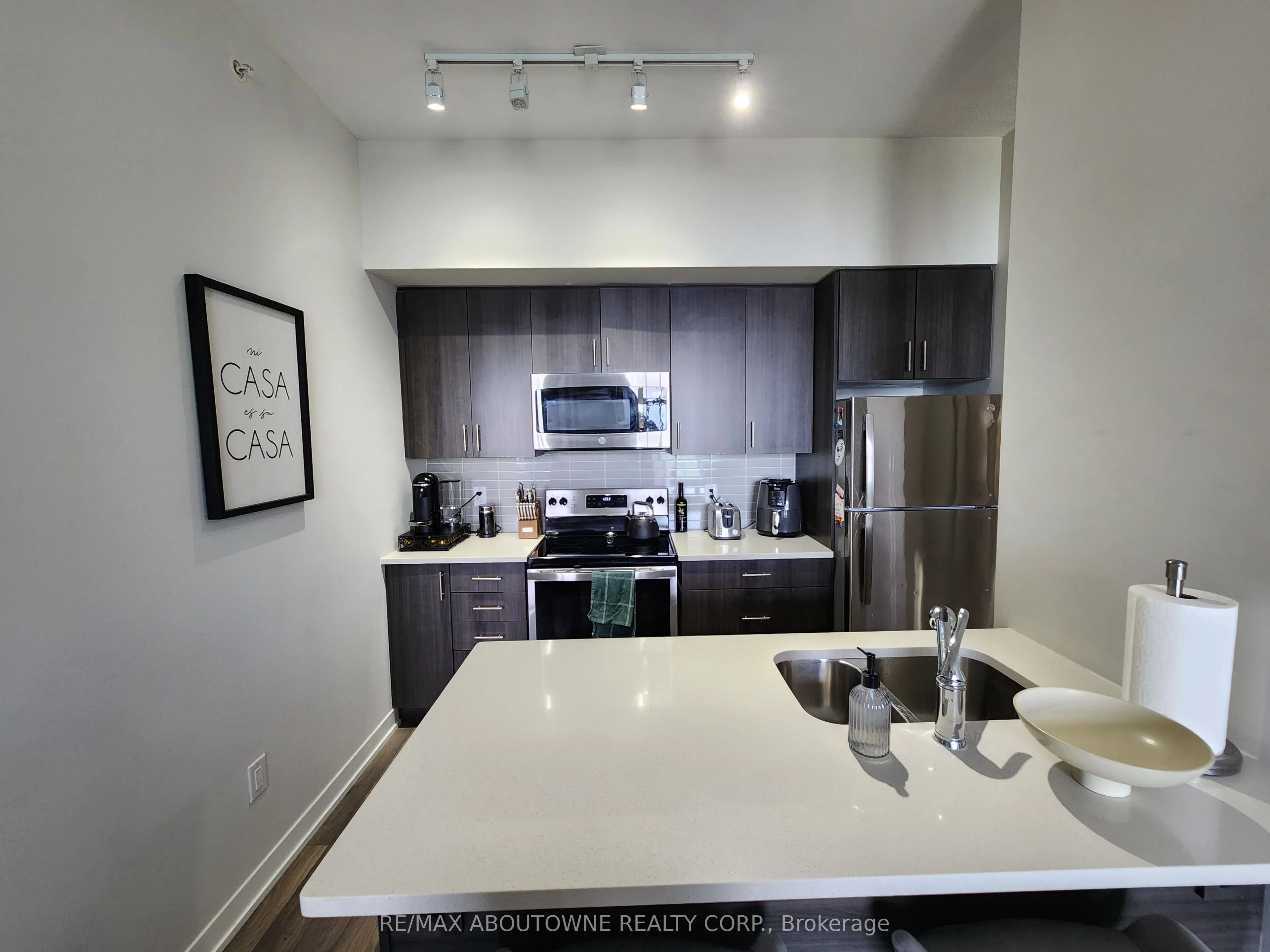 550 North Service Road, #512
